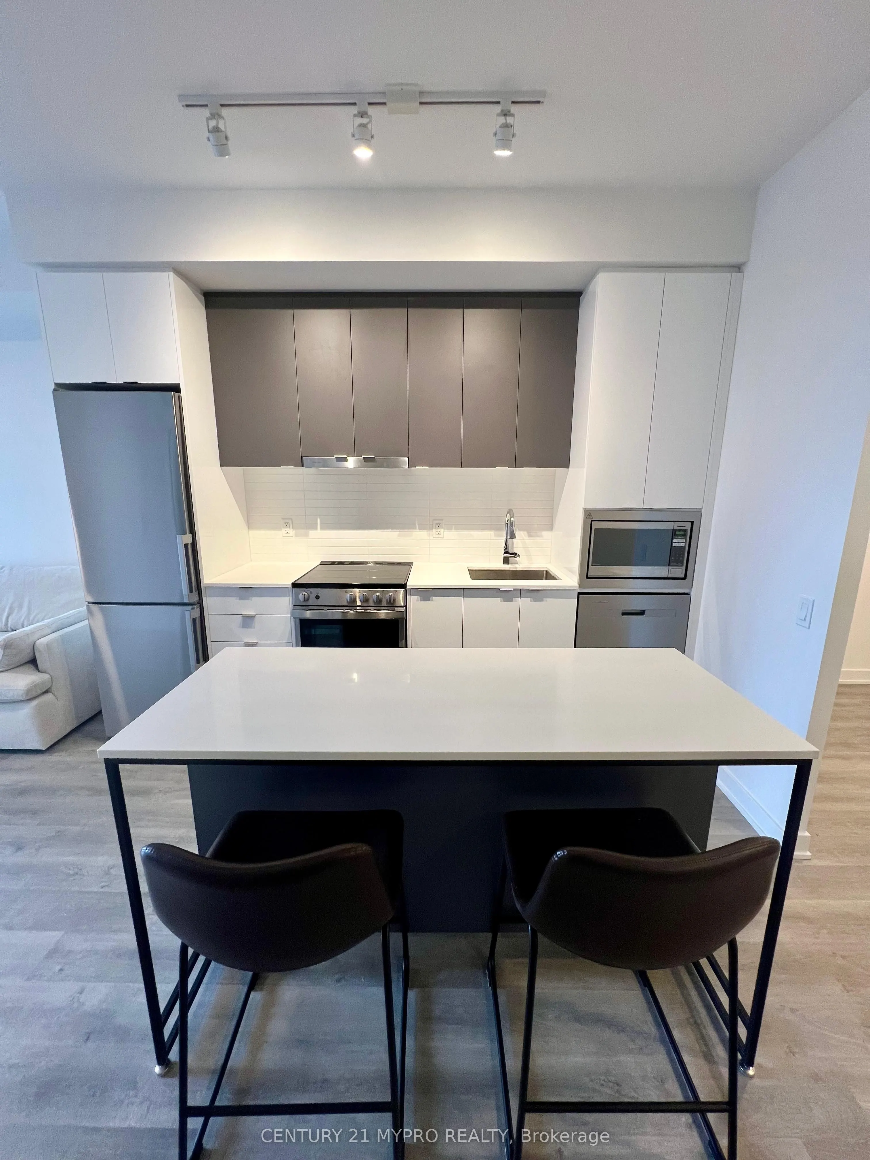 30 Upper Mall Way, #A809