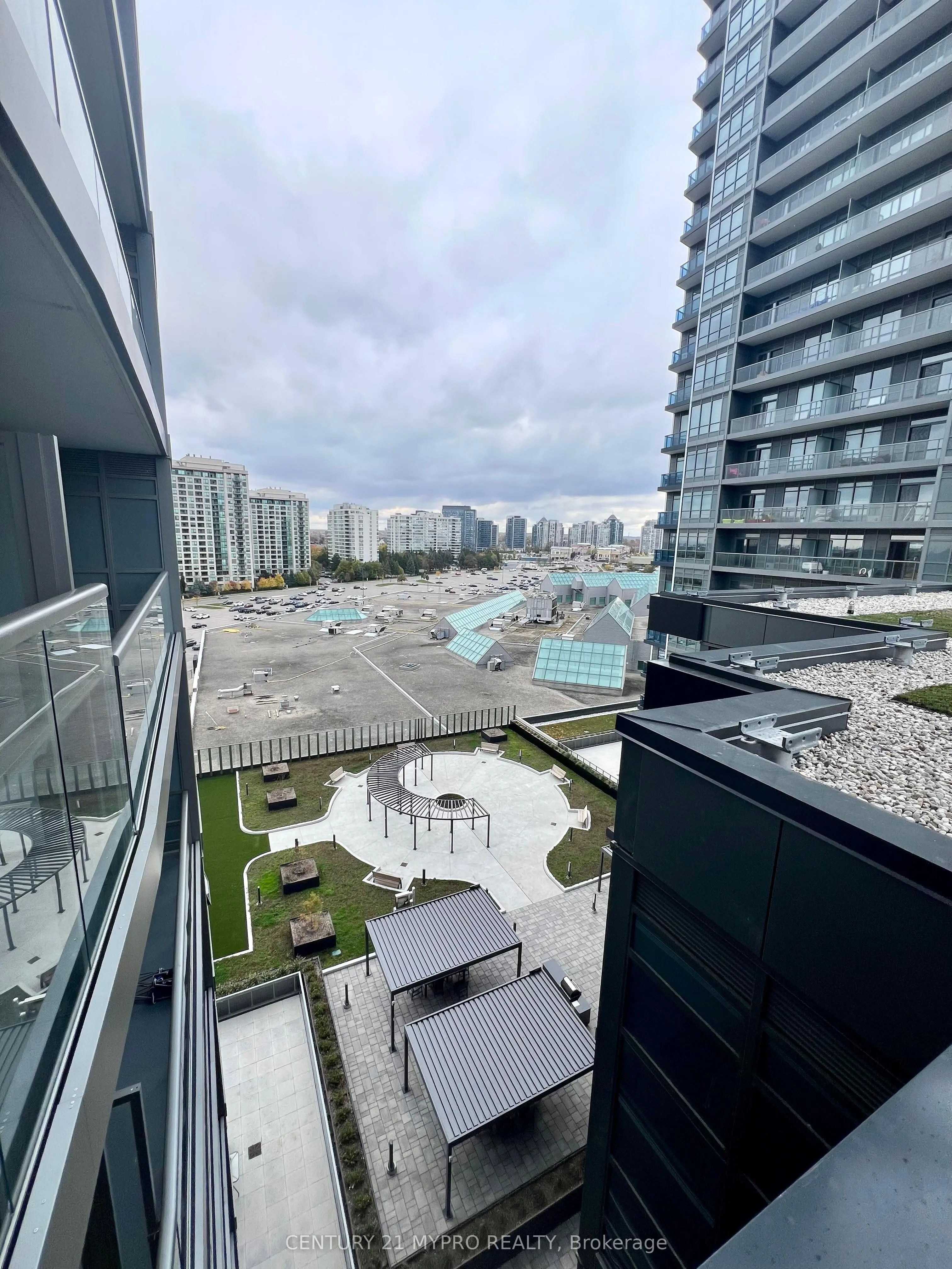 30 Upper Mall Way, #A809