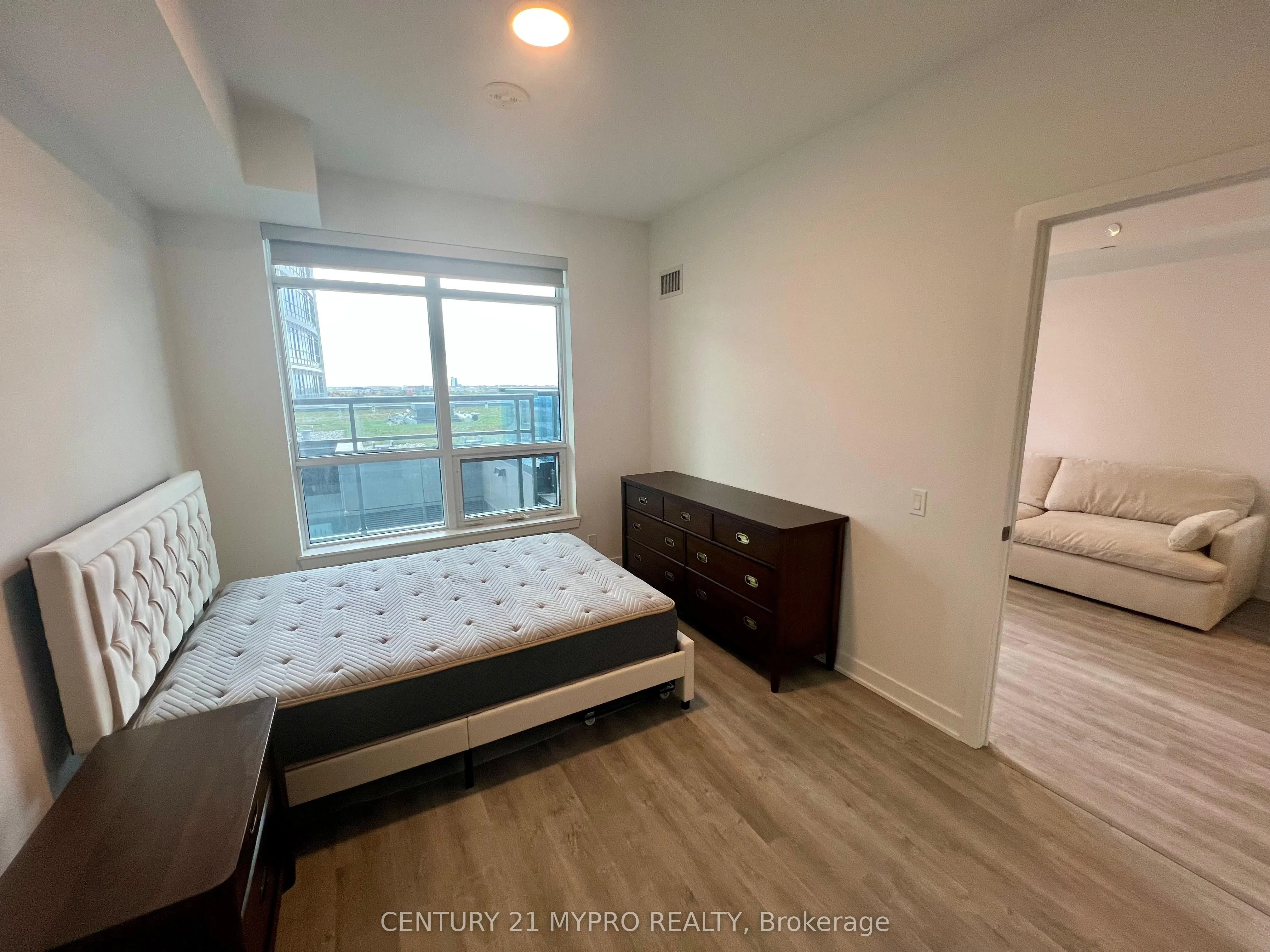 30 Upper Mall Way, #A809