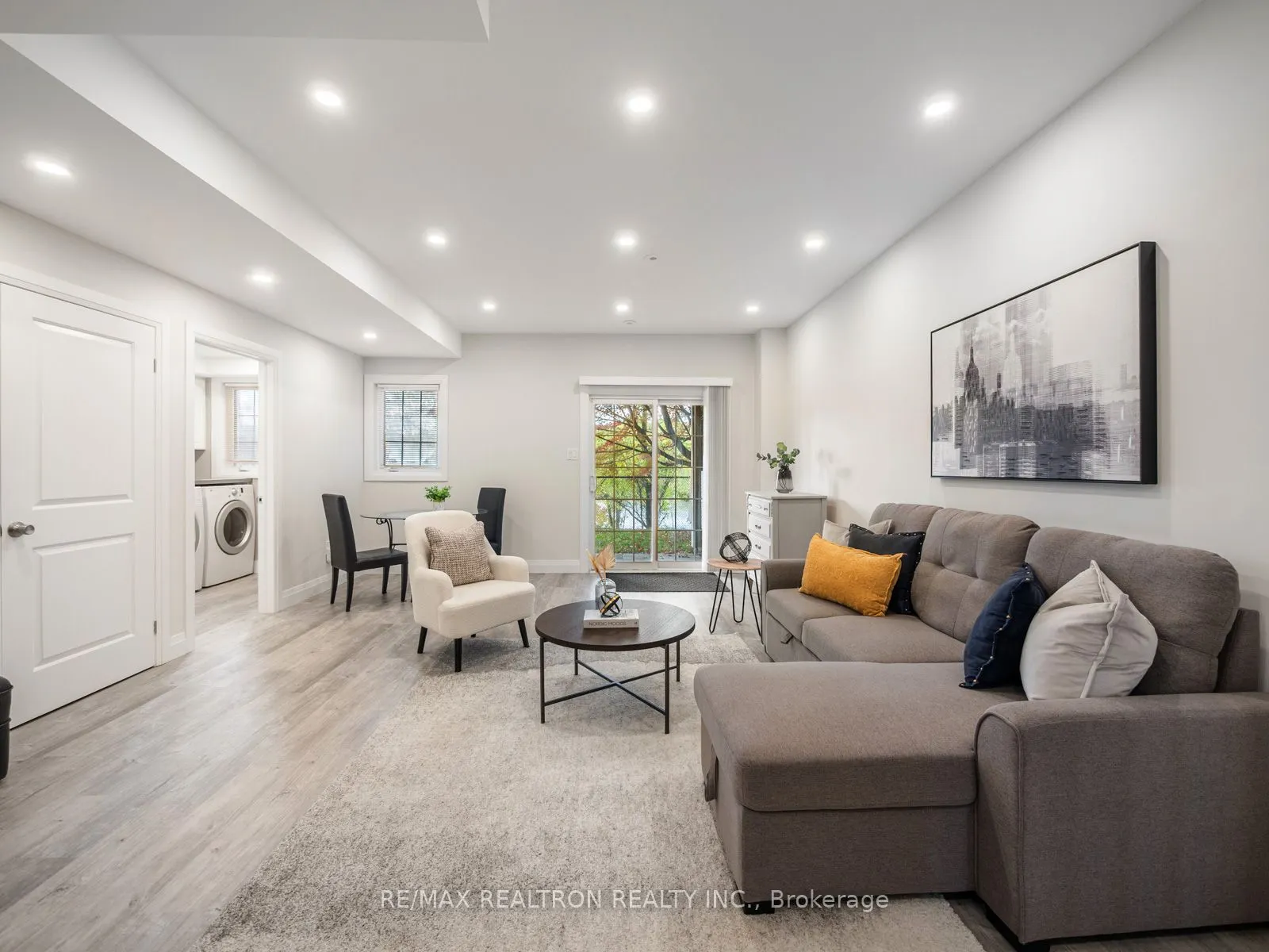 8900 Bathurst Street, #8