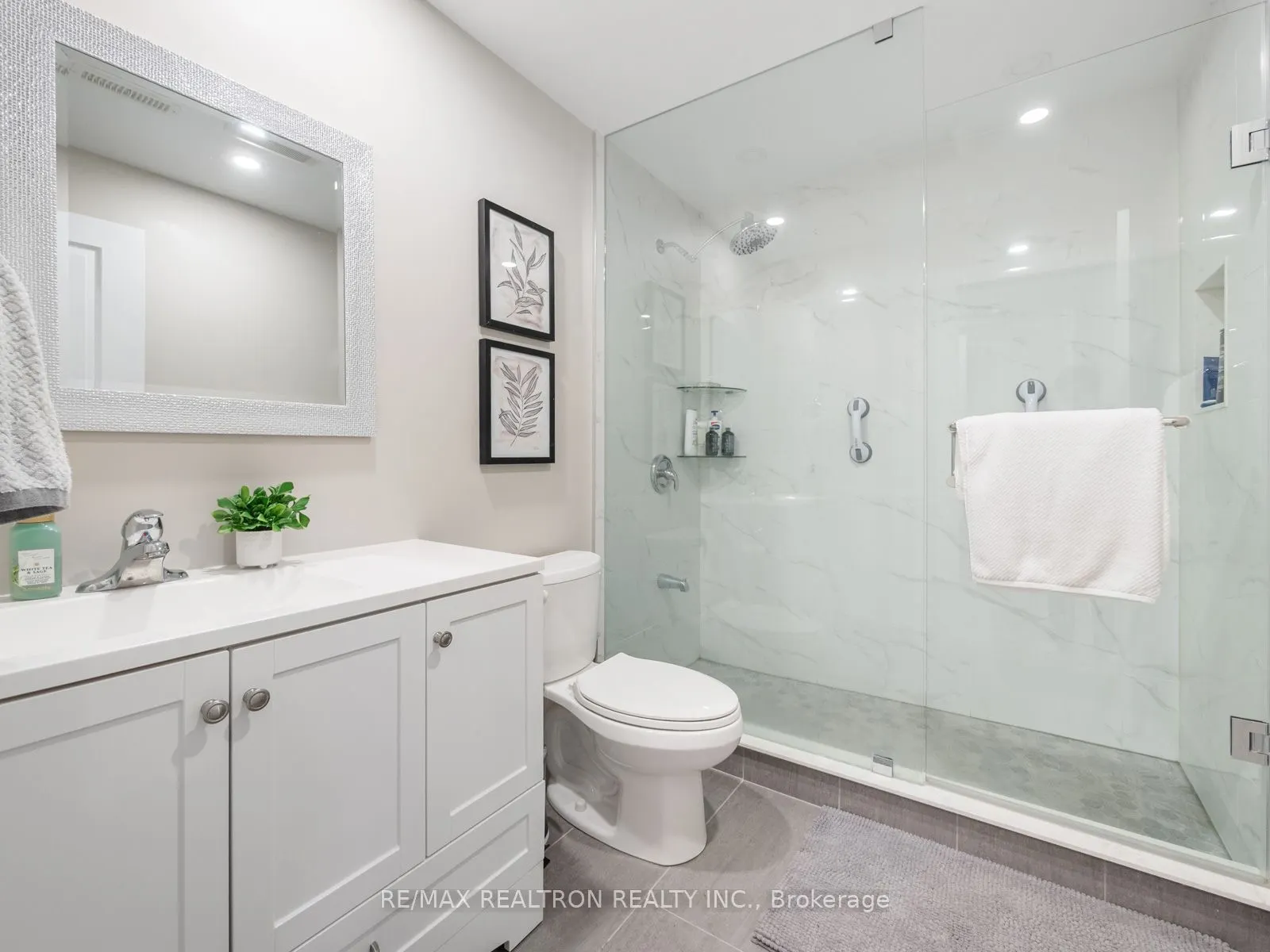8900 Bathurst Street, #8