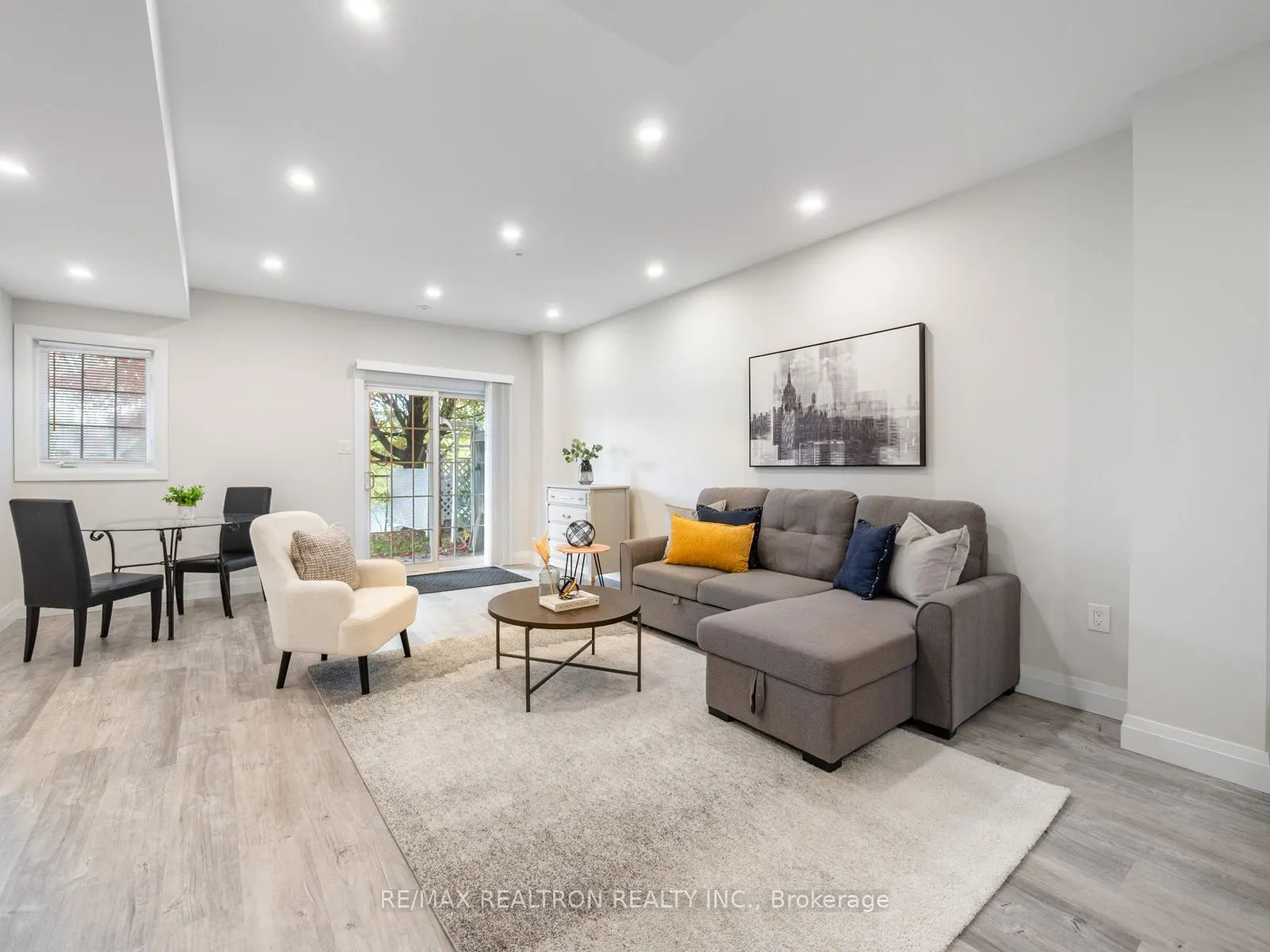 8900 Bathurst Street, #8