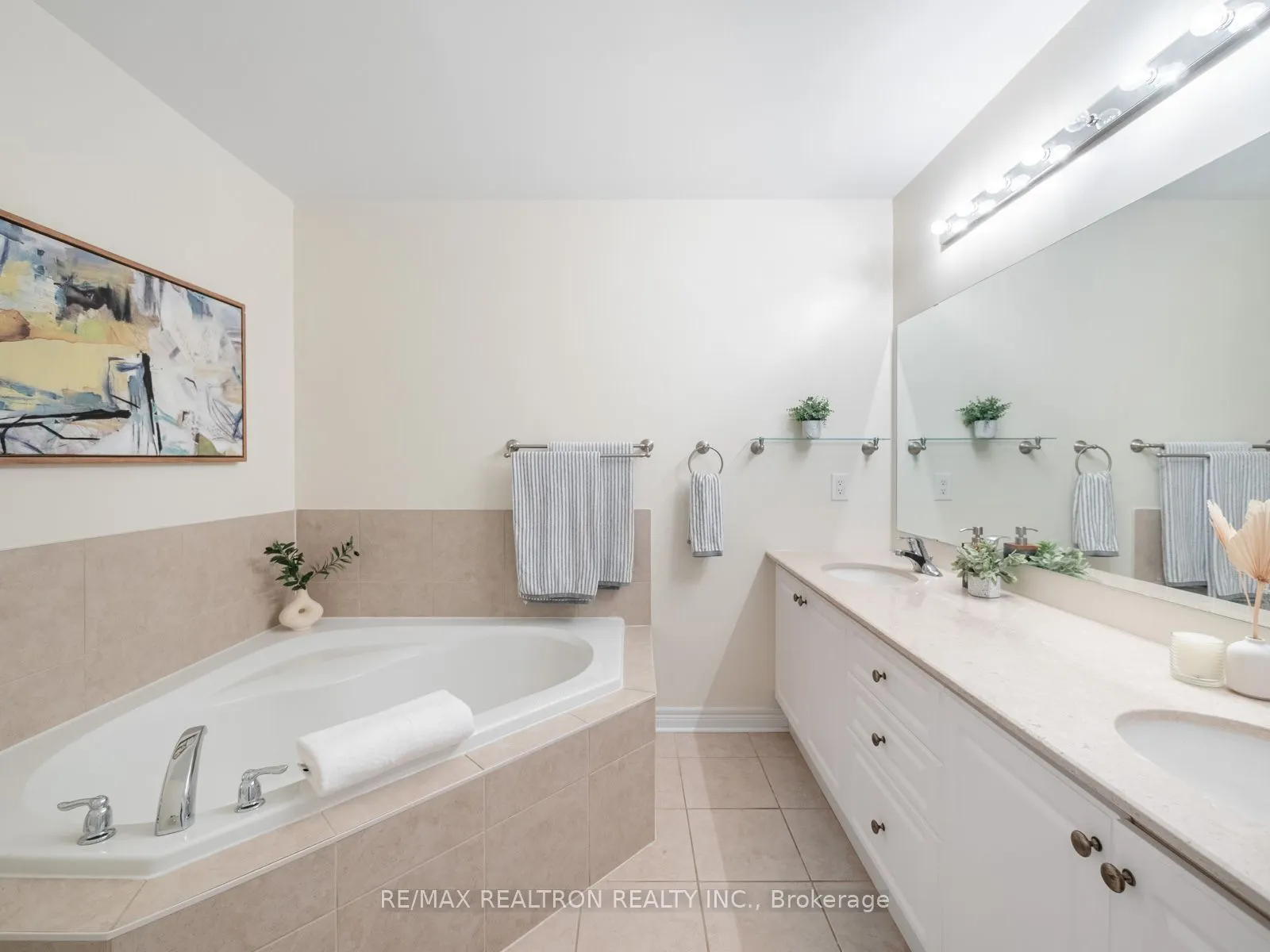 8900 Bathurst Street, #8