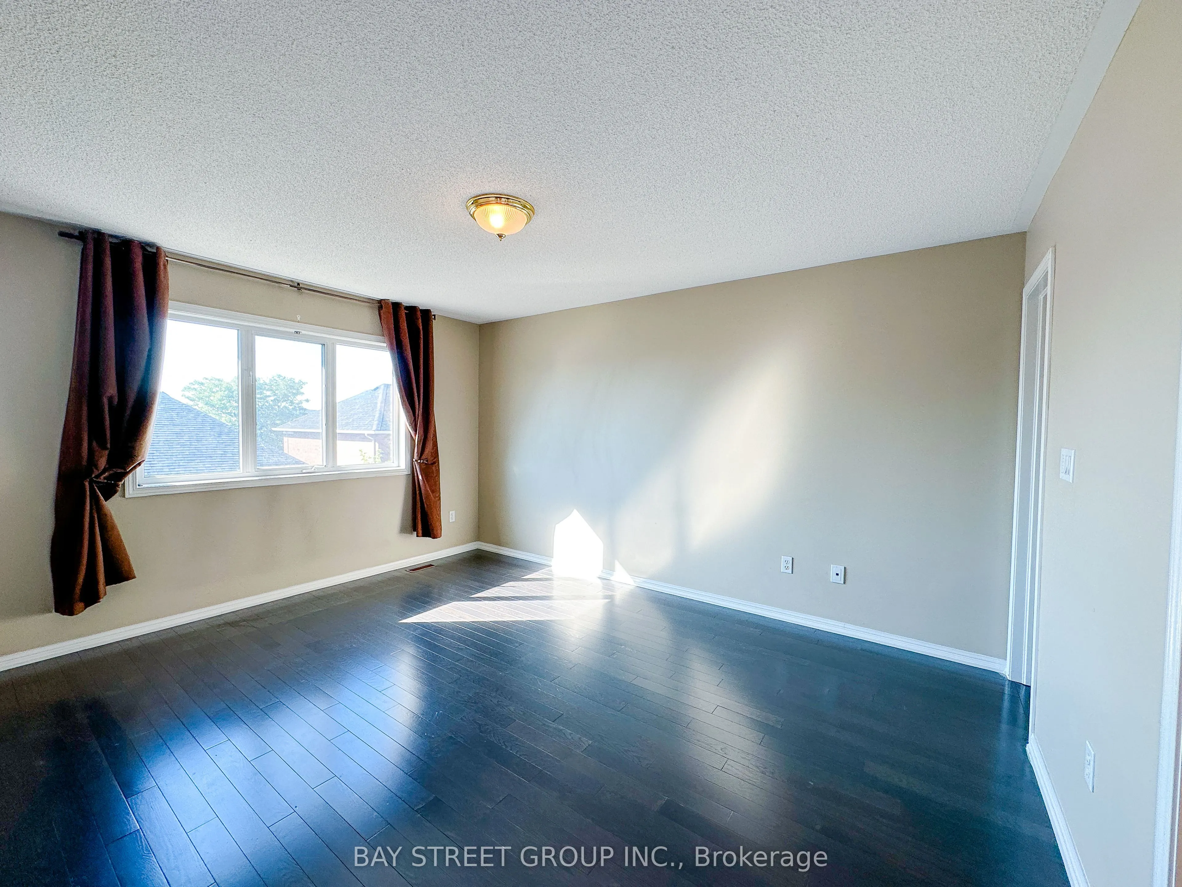 216 Equator Crescent
