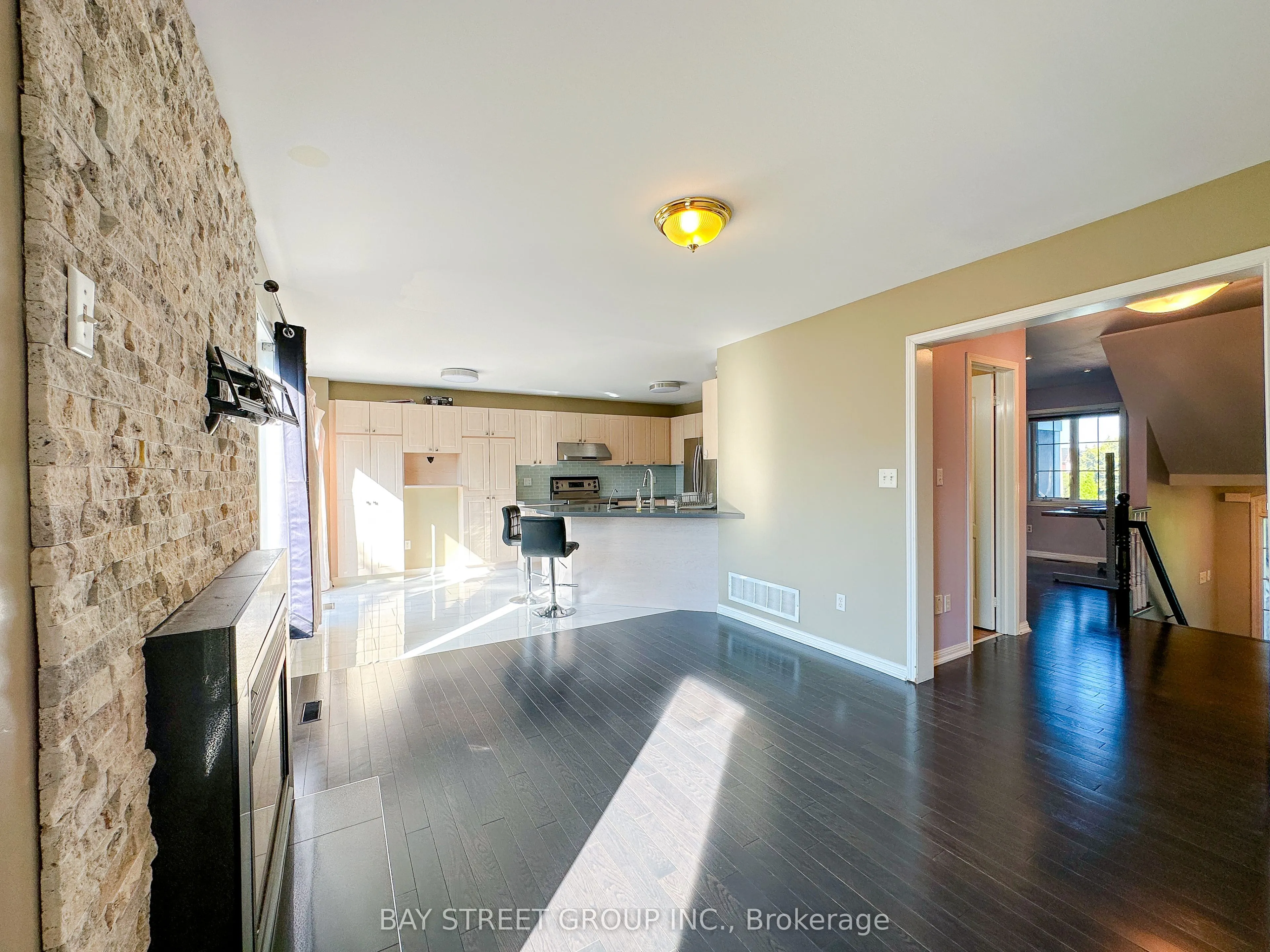 216 Equator Crescent