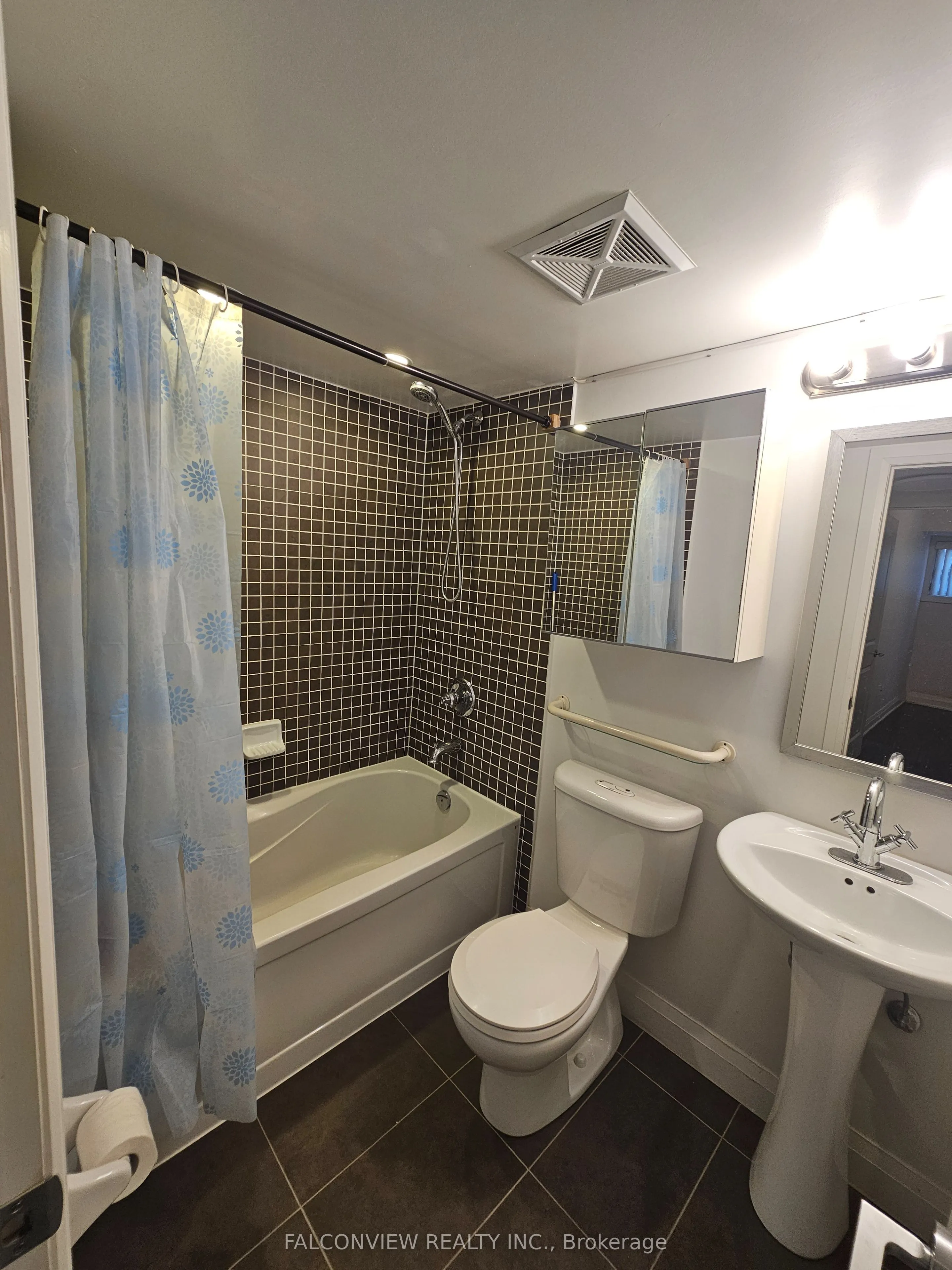 318 John Street, #125