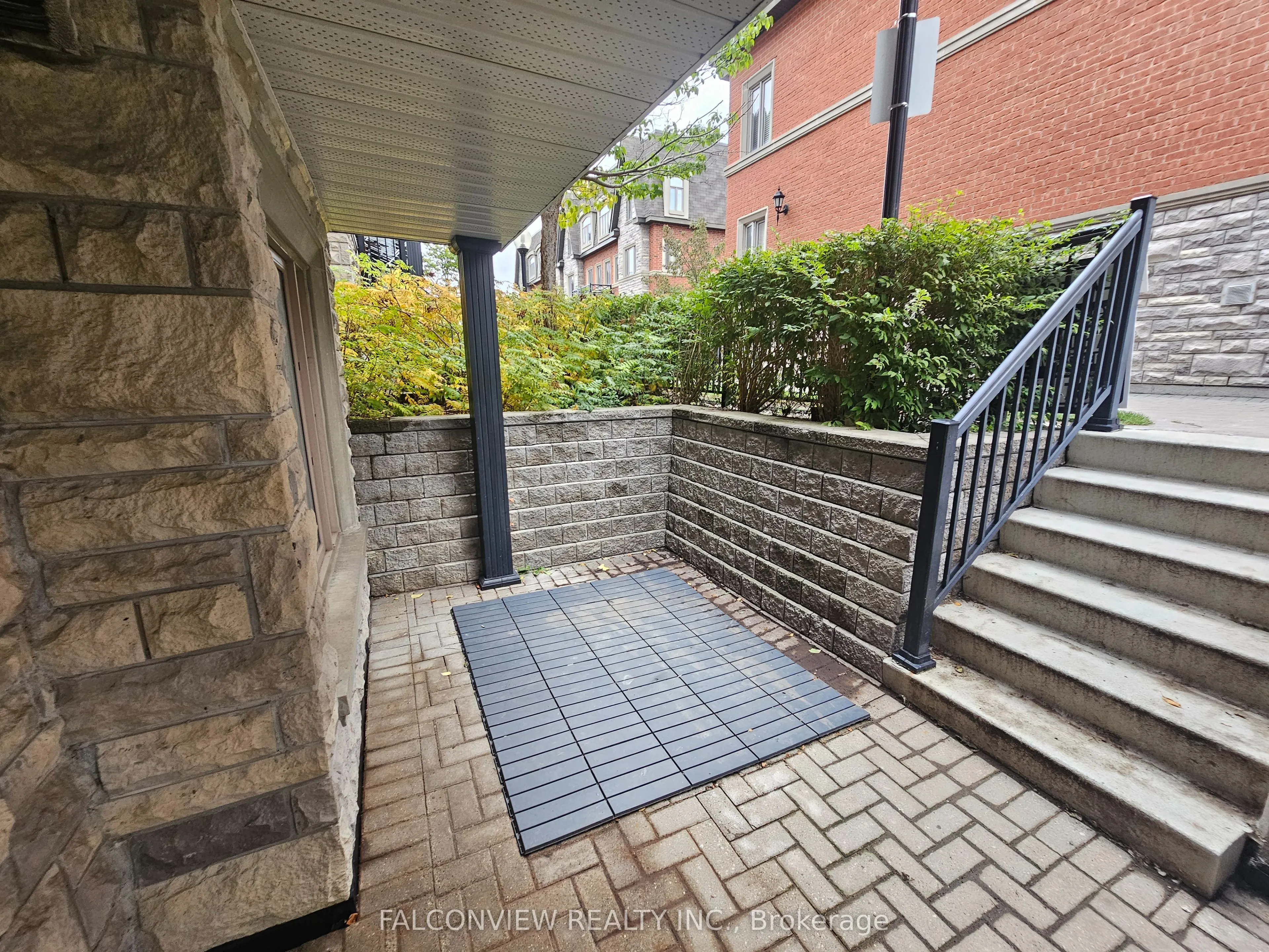318 John Street, #125
