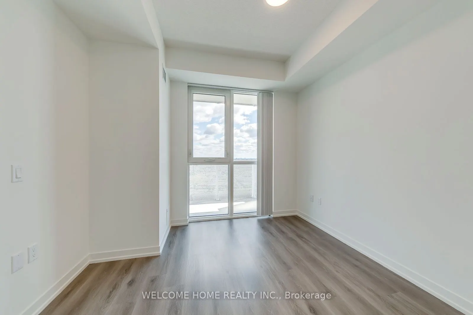 28 Interchange Way, #2706