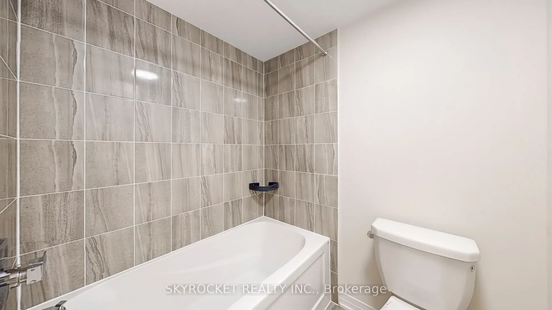 40 Baynes Way, #8