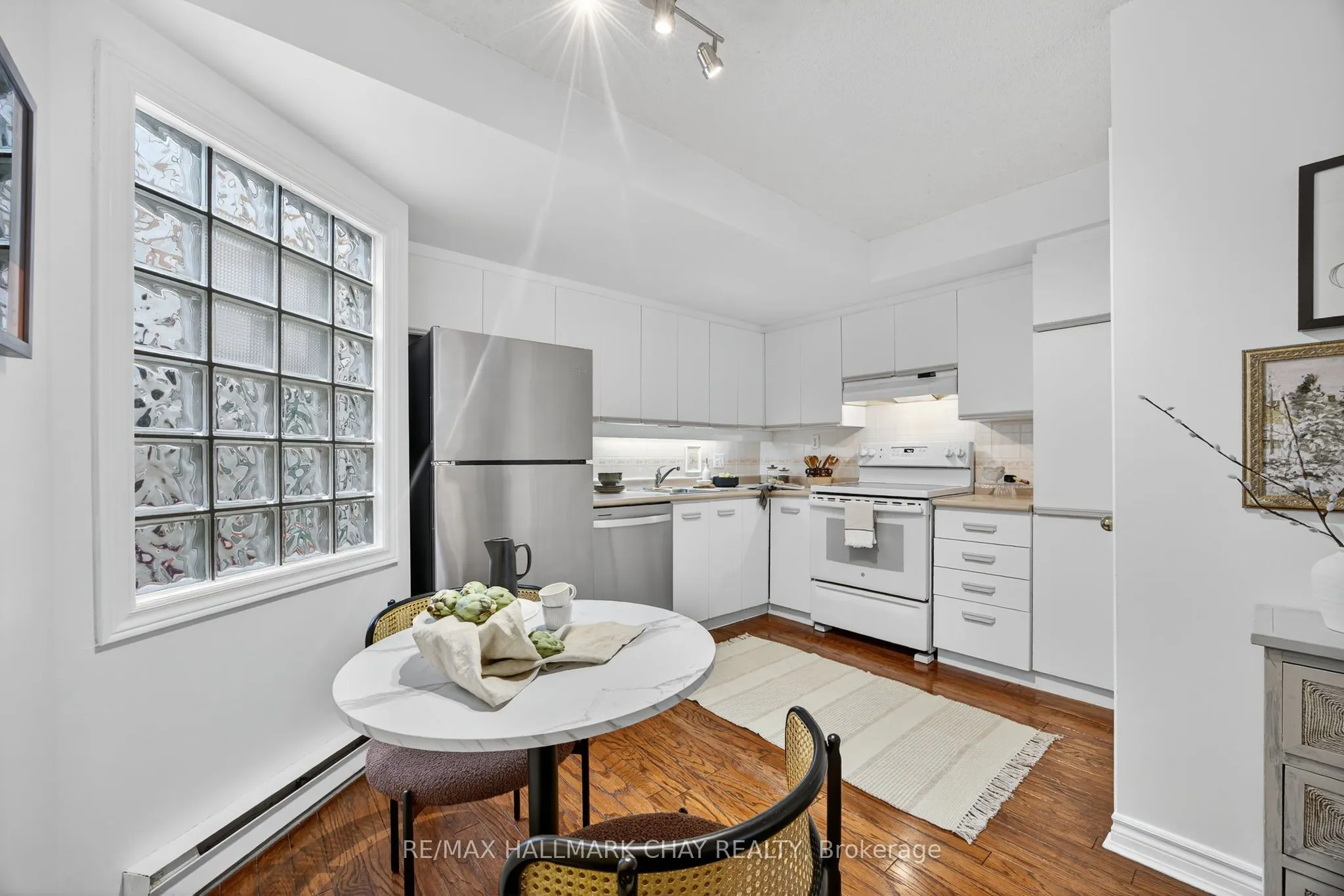 77 Mill Street E, #40