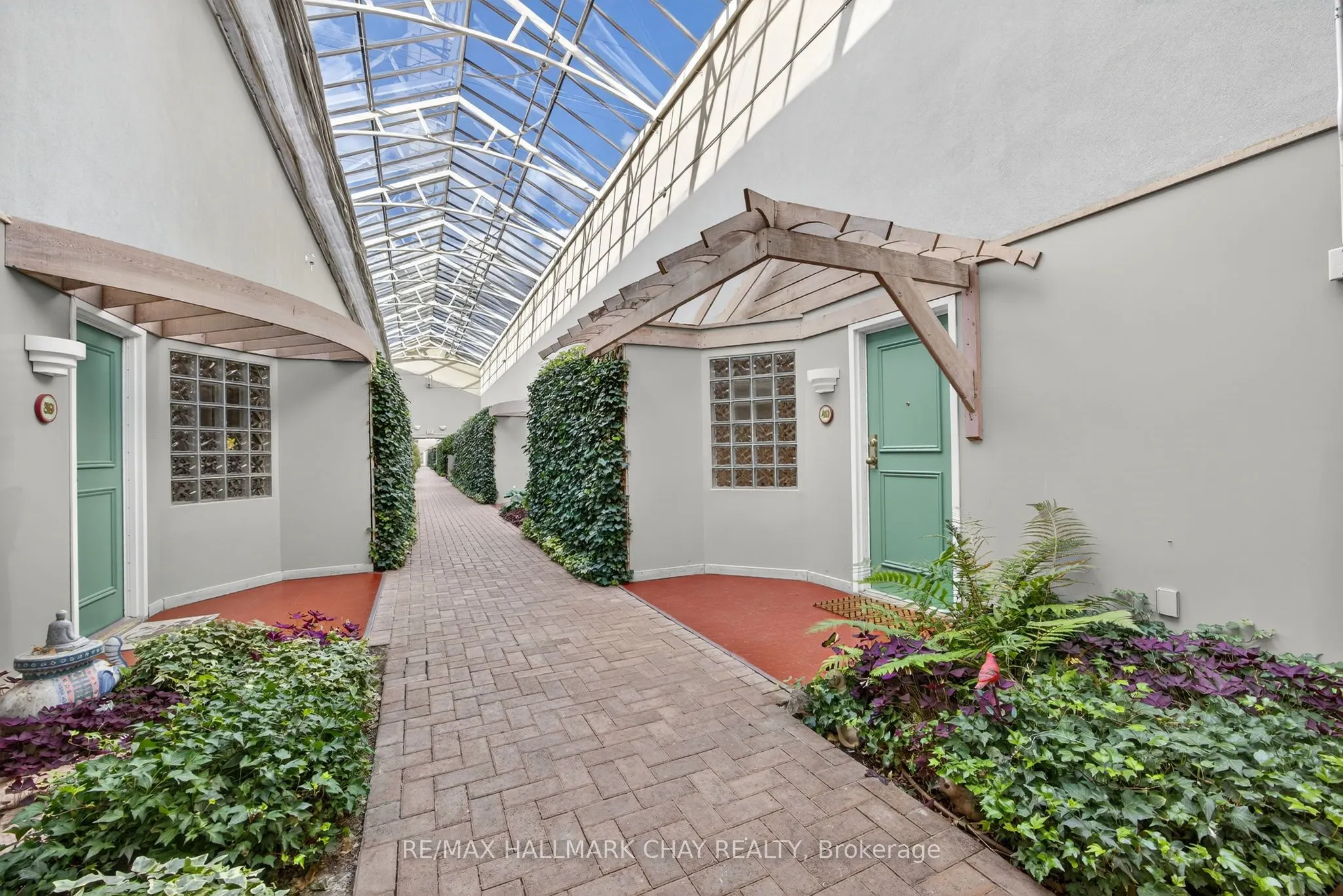 77 Mill Street E, #40