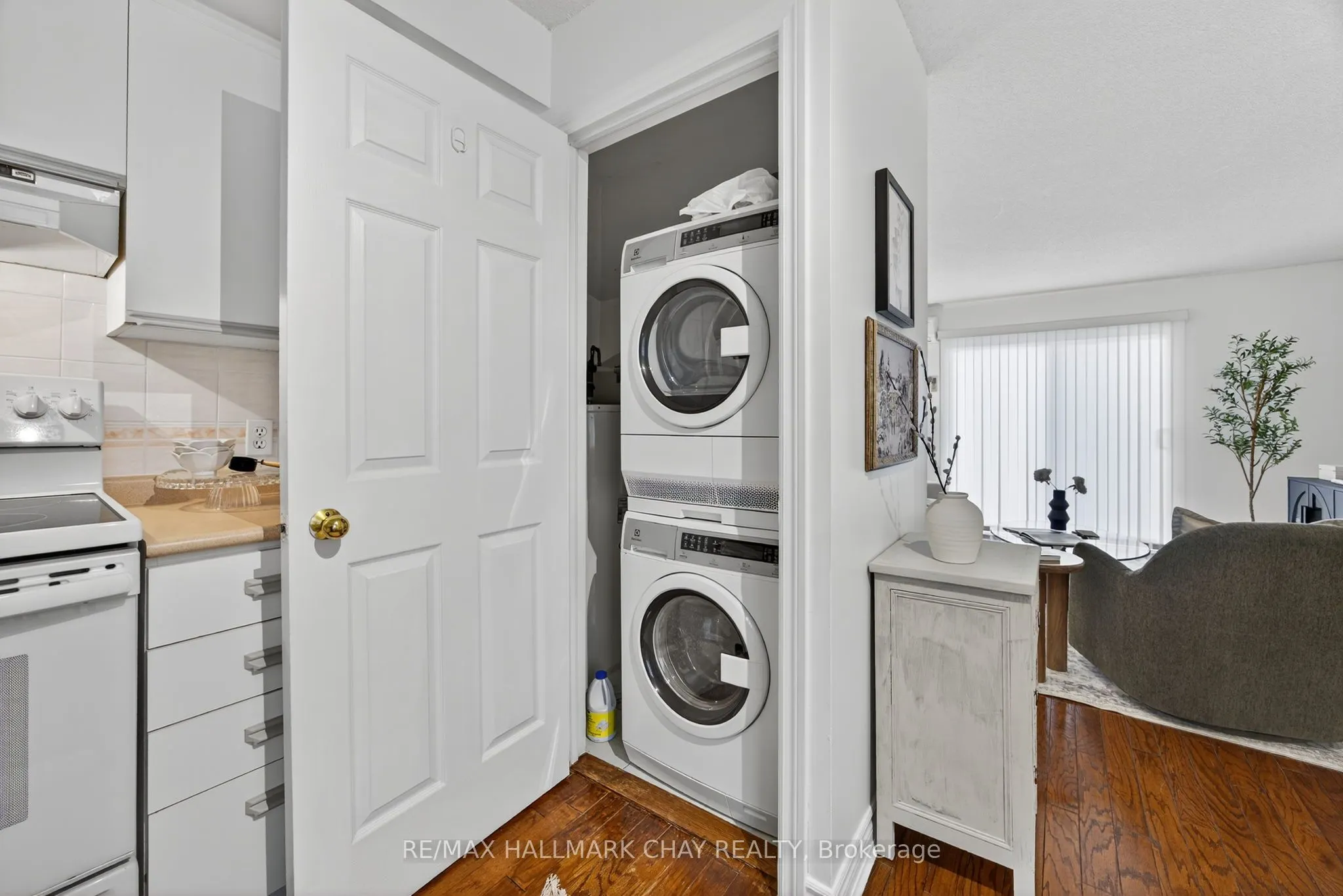 77 Mill Street E, #40