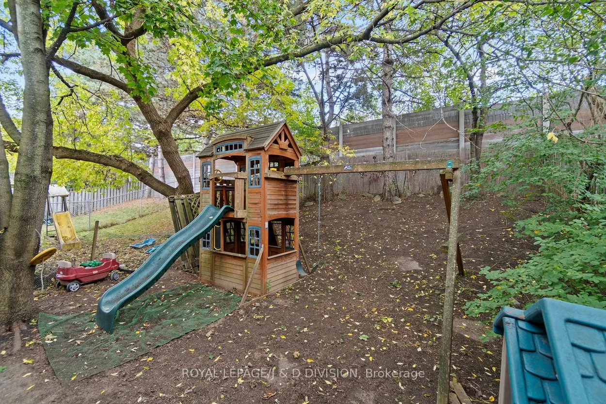 49 Esther Crescent
