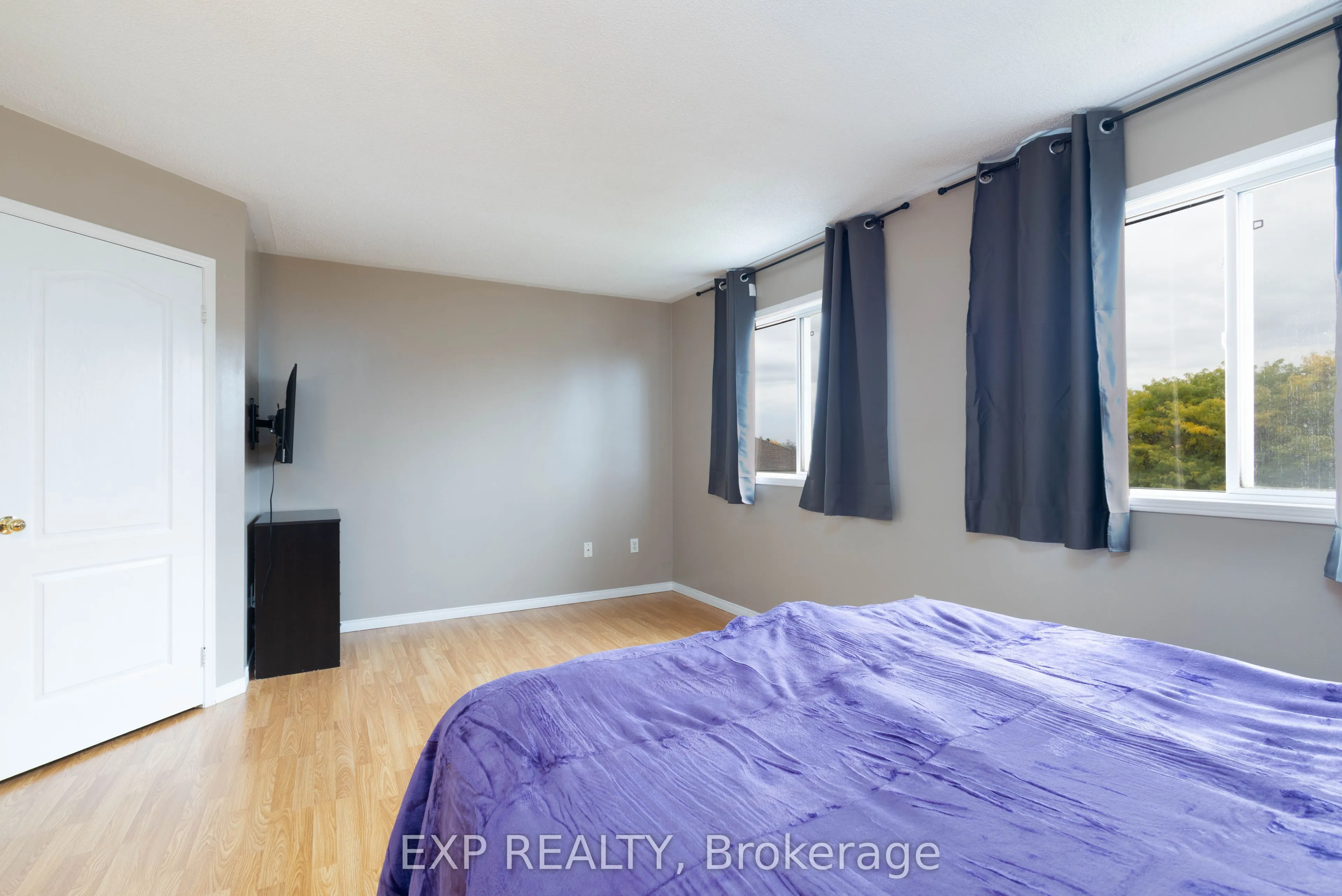 537 Heddle Crescent