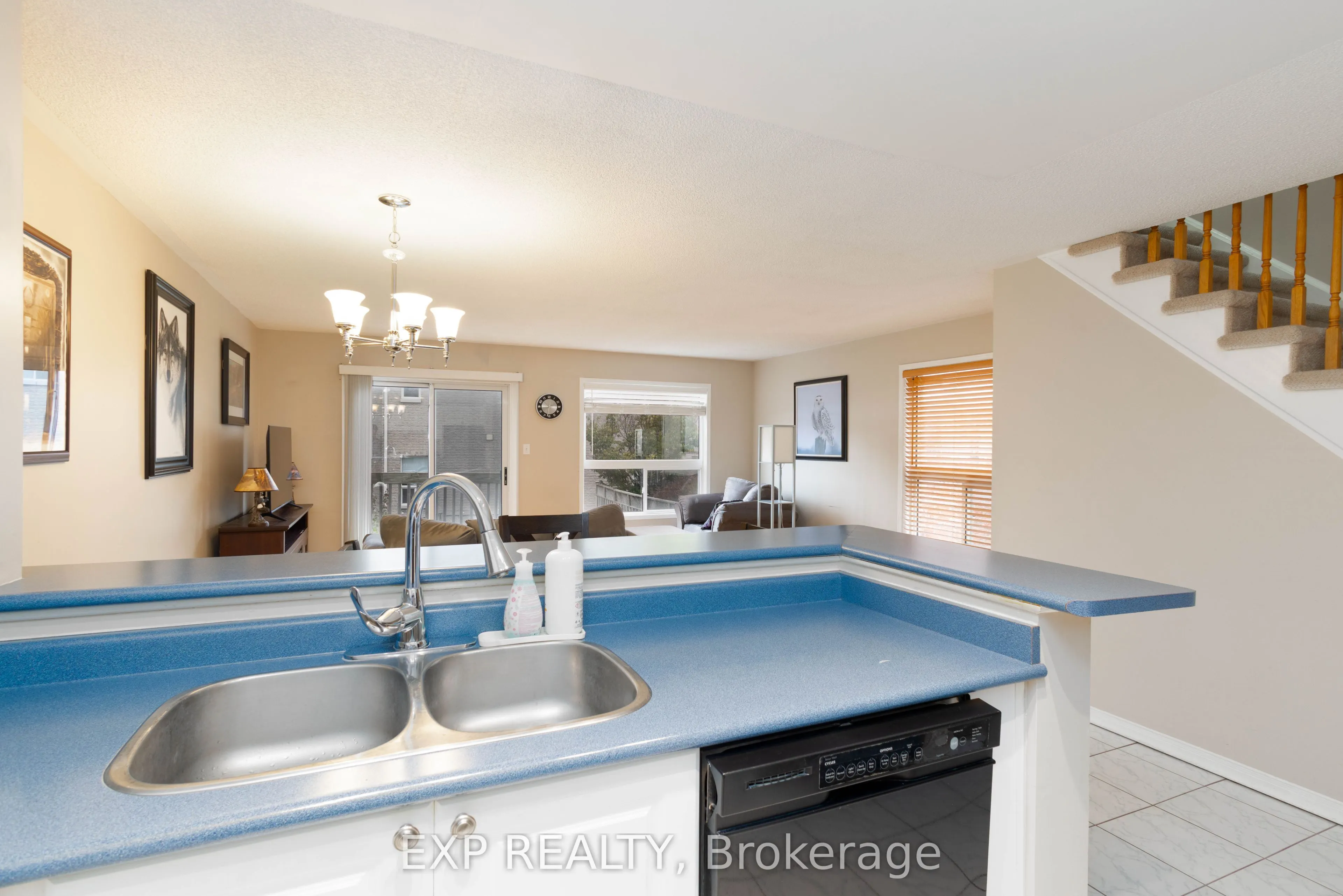 537 Heddle Crescent