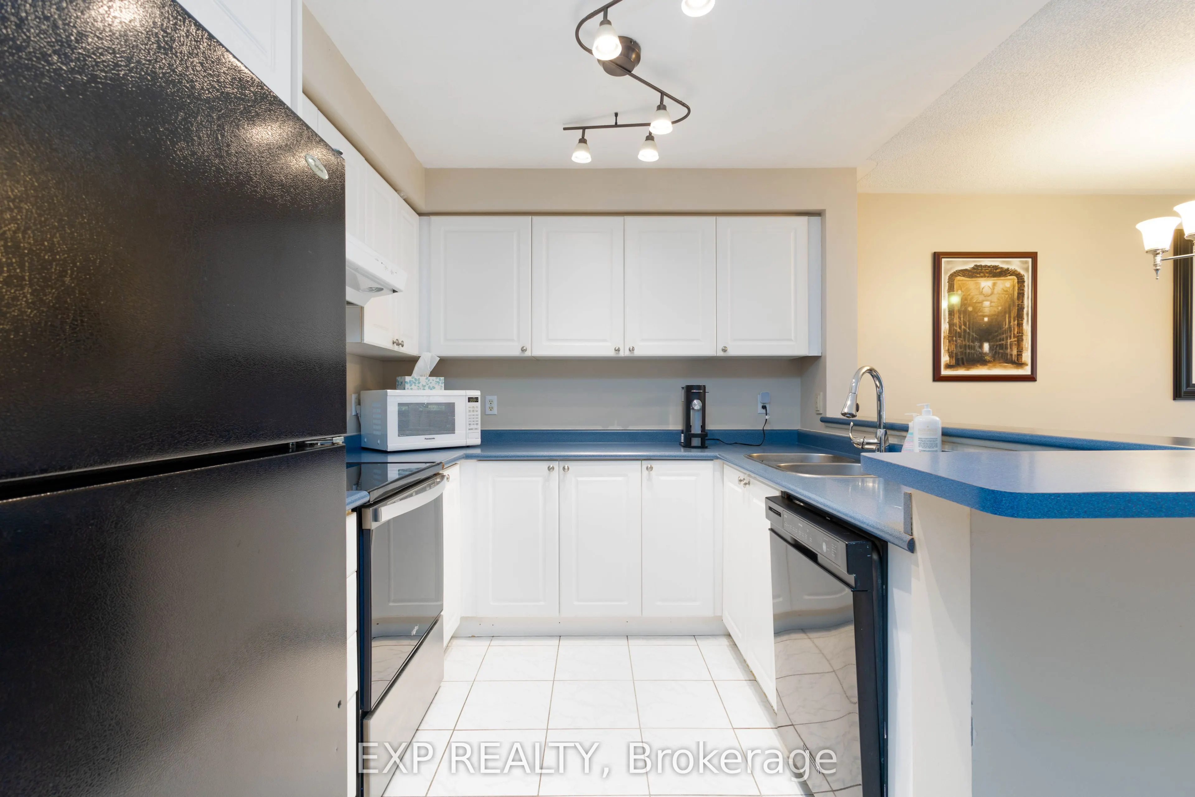537 Heddle Crescent