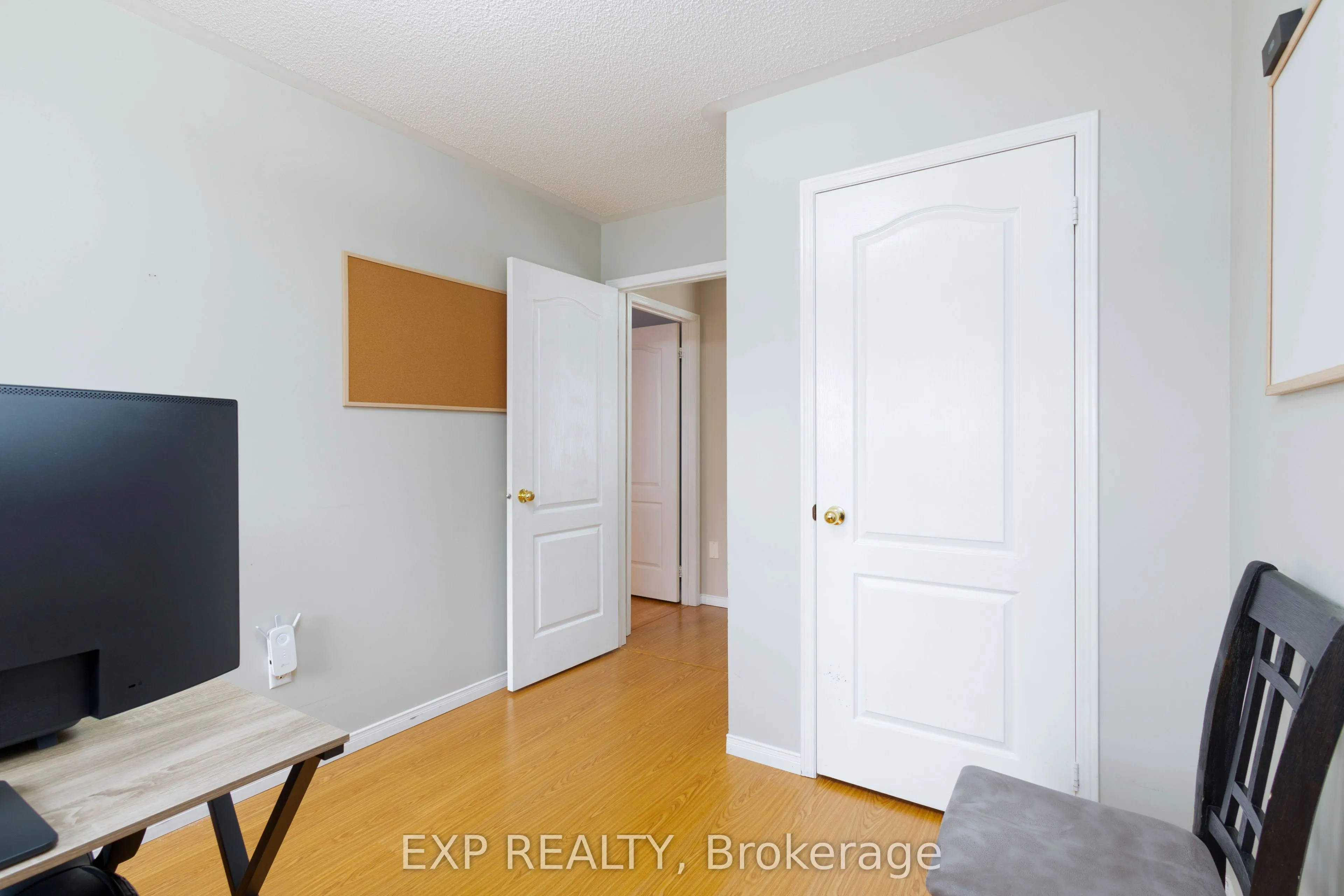 537 Heddle Crescent