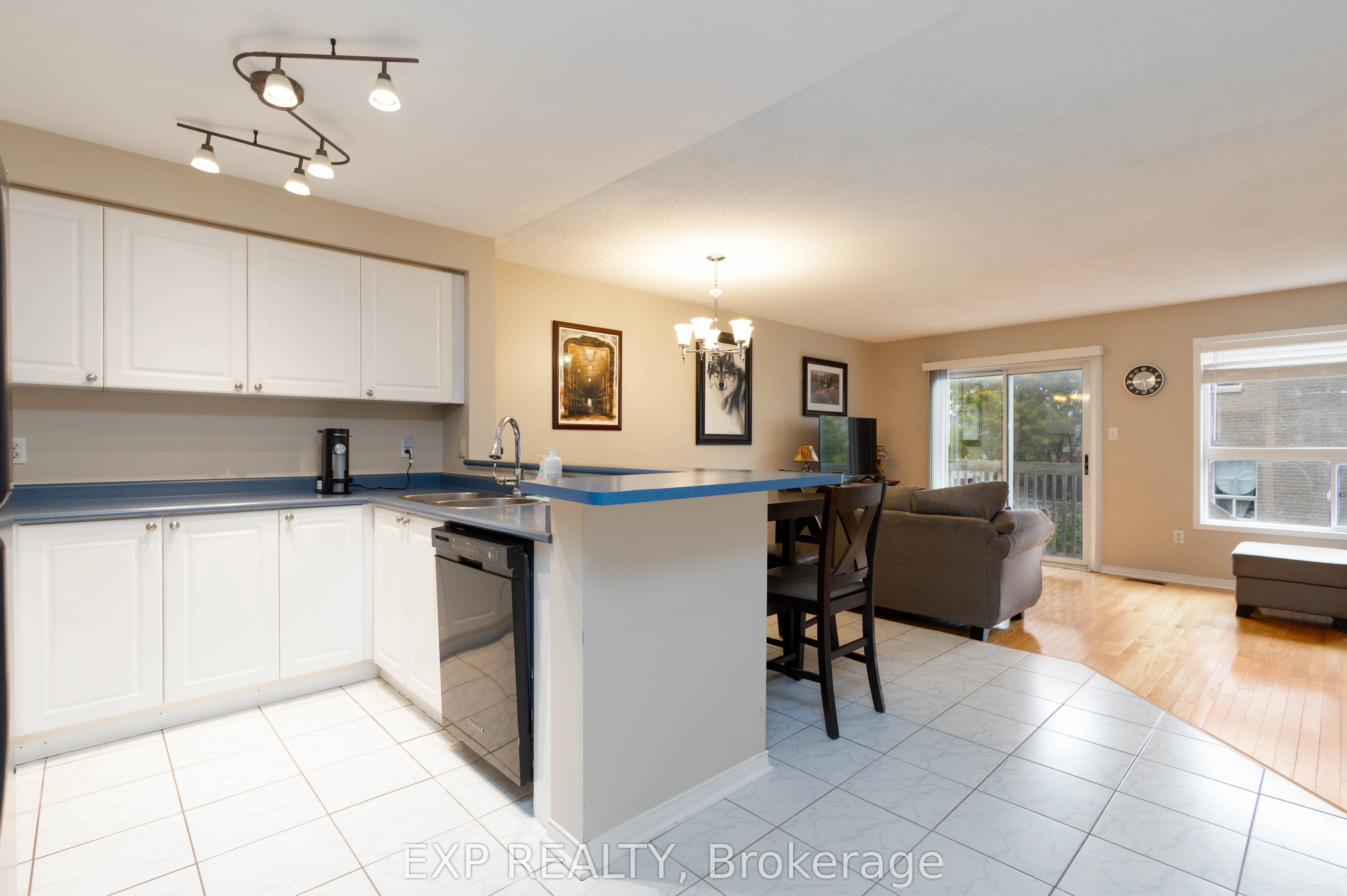537 Heddle Crescent