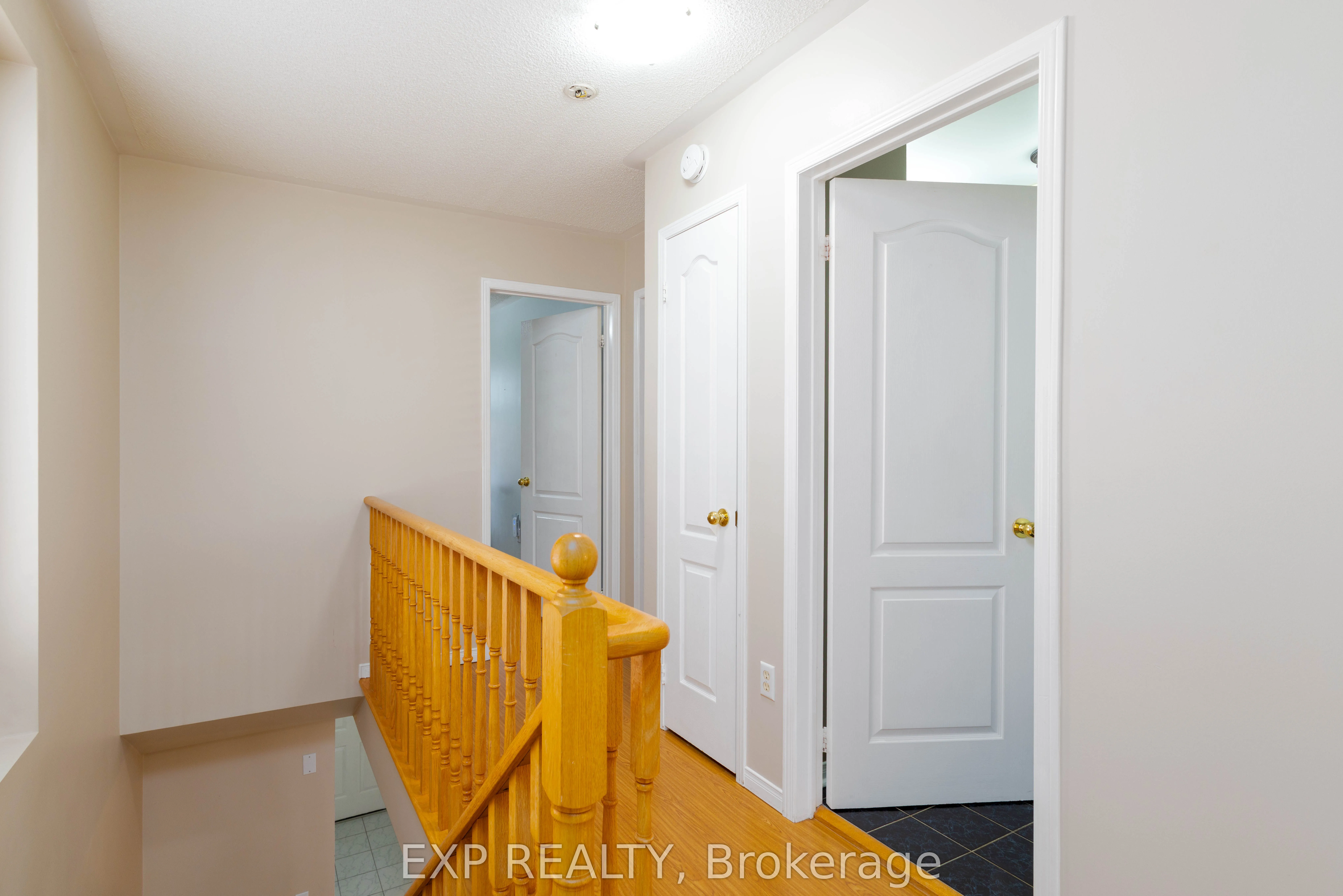 537 Heddle Crescent