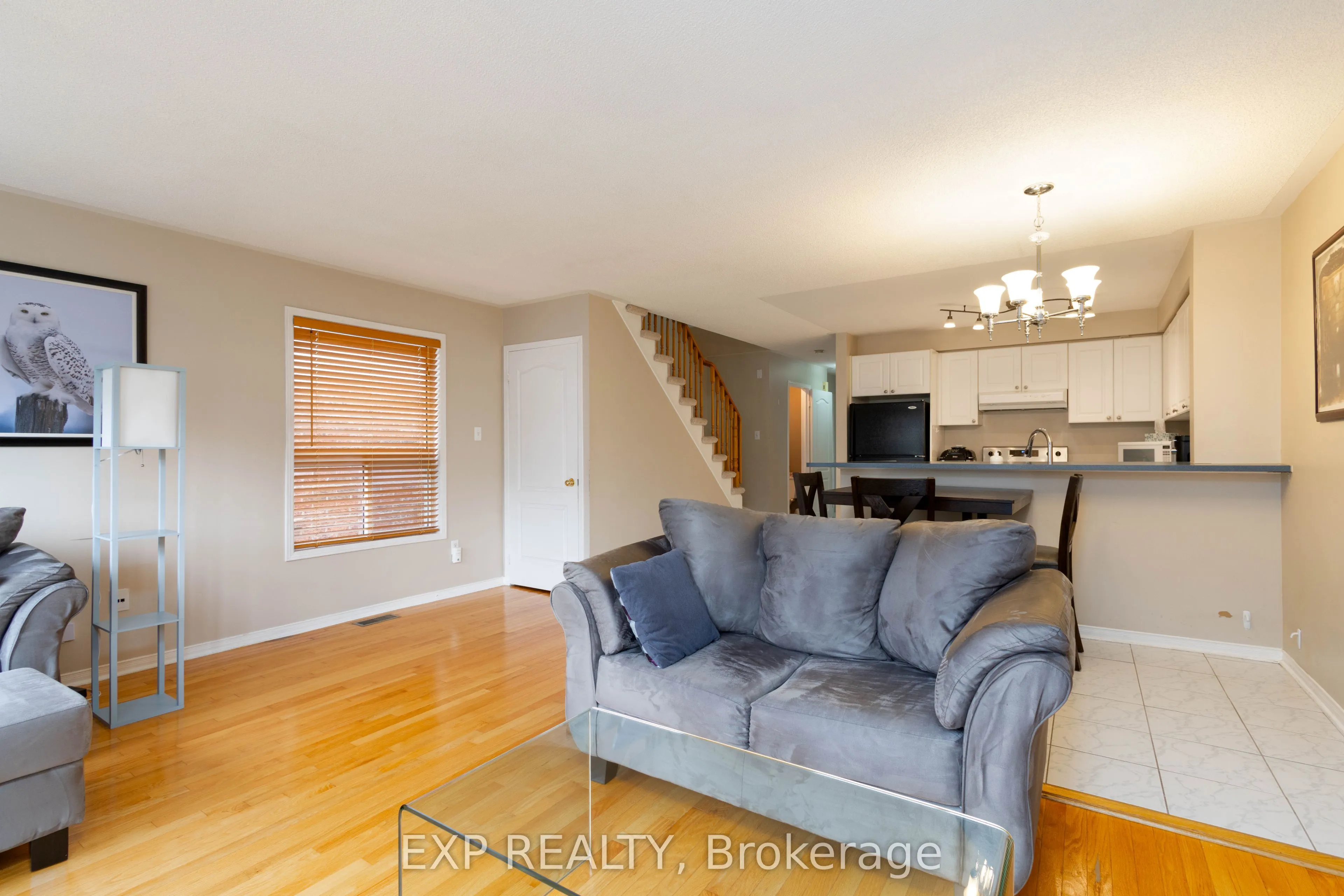 537 Heddle Crescent