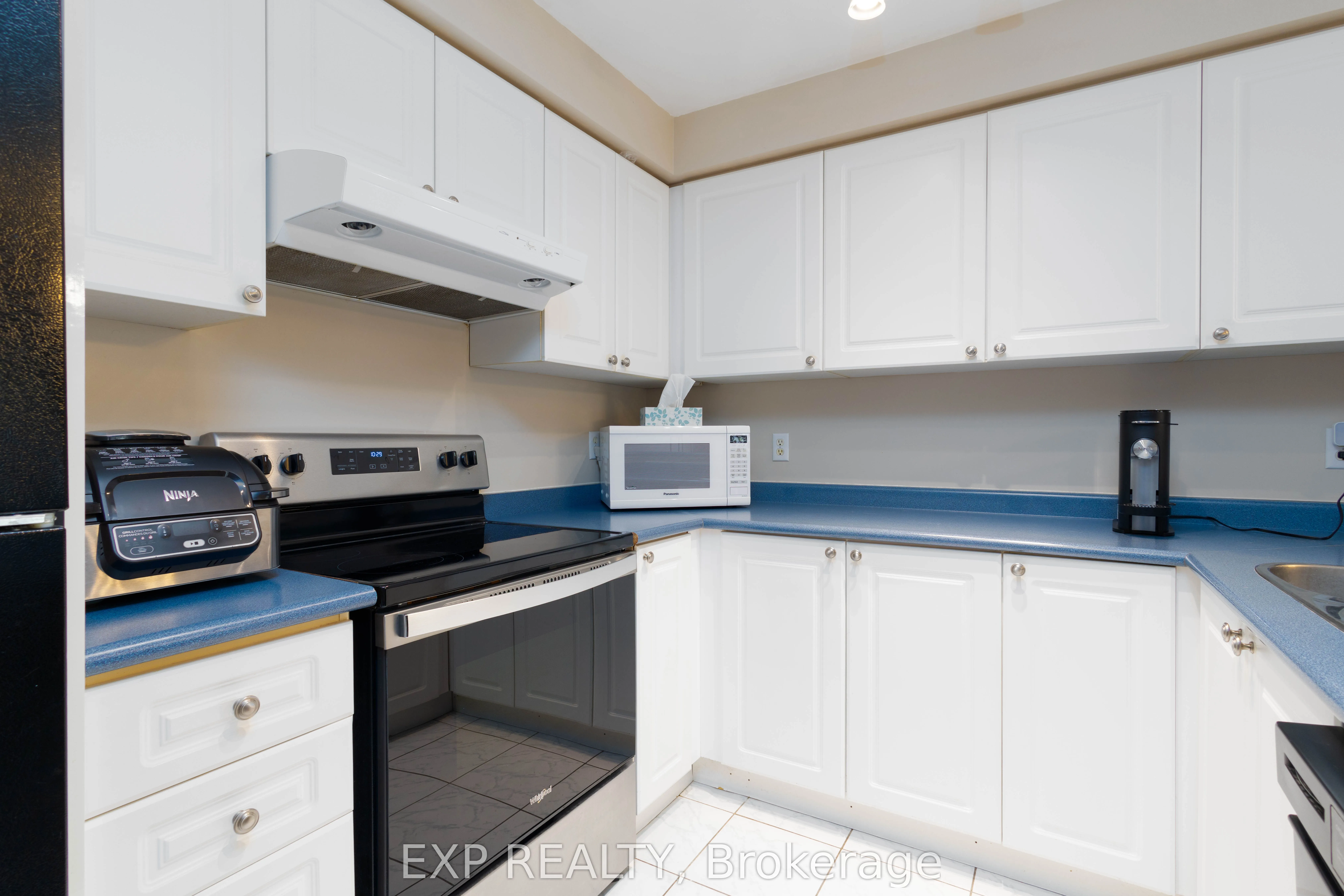 537 Heddle Crescent