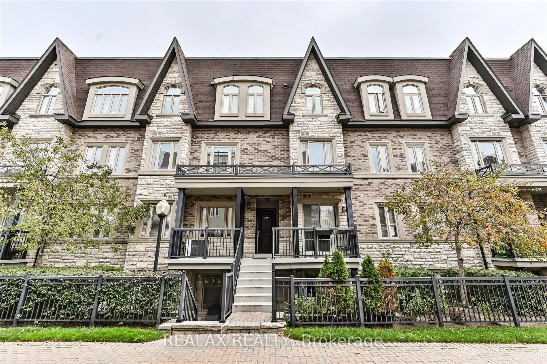 320 John Street, #207