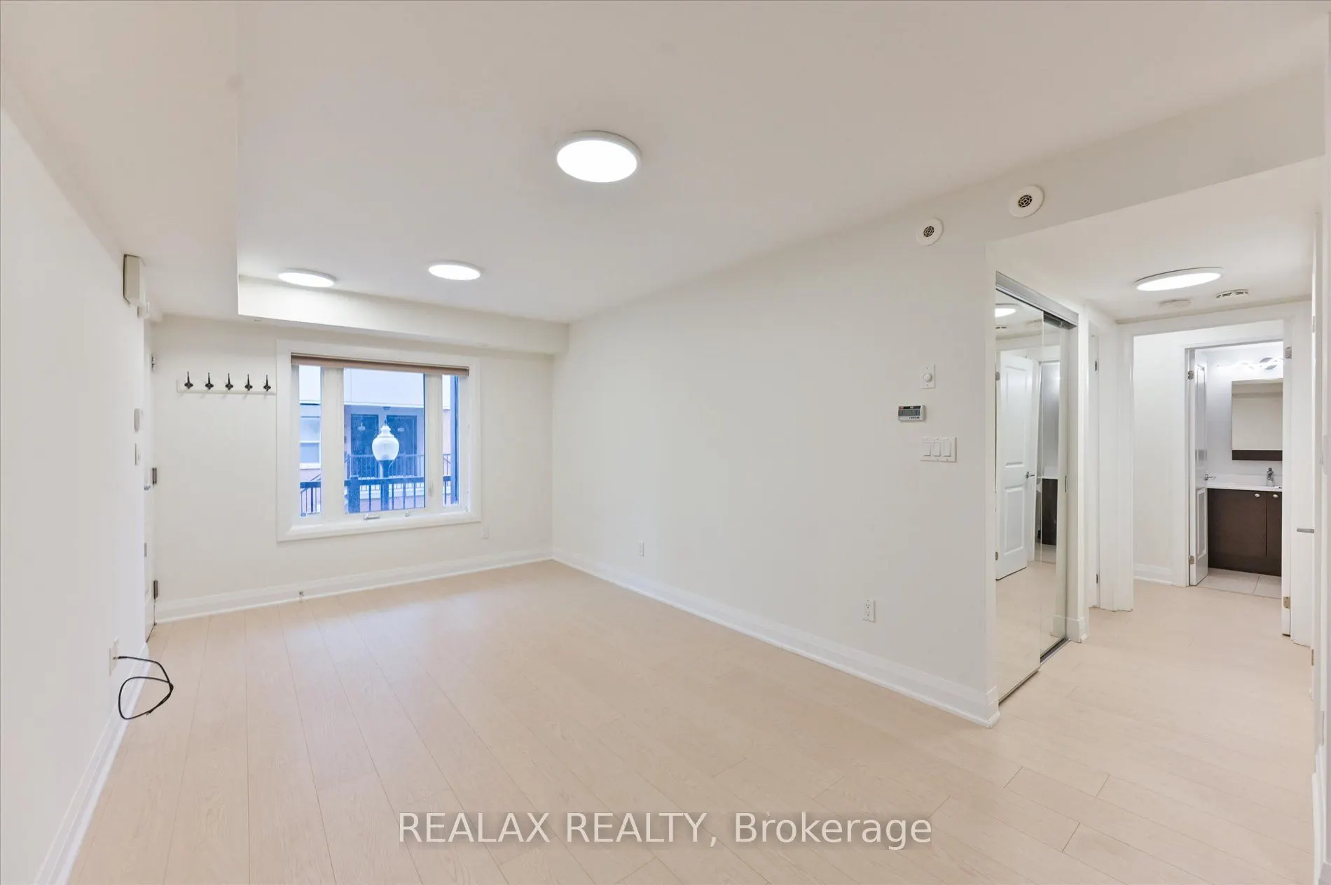 320 John Street, #207