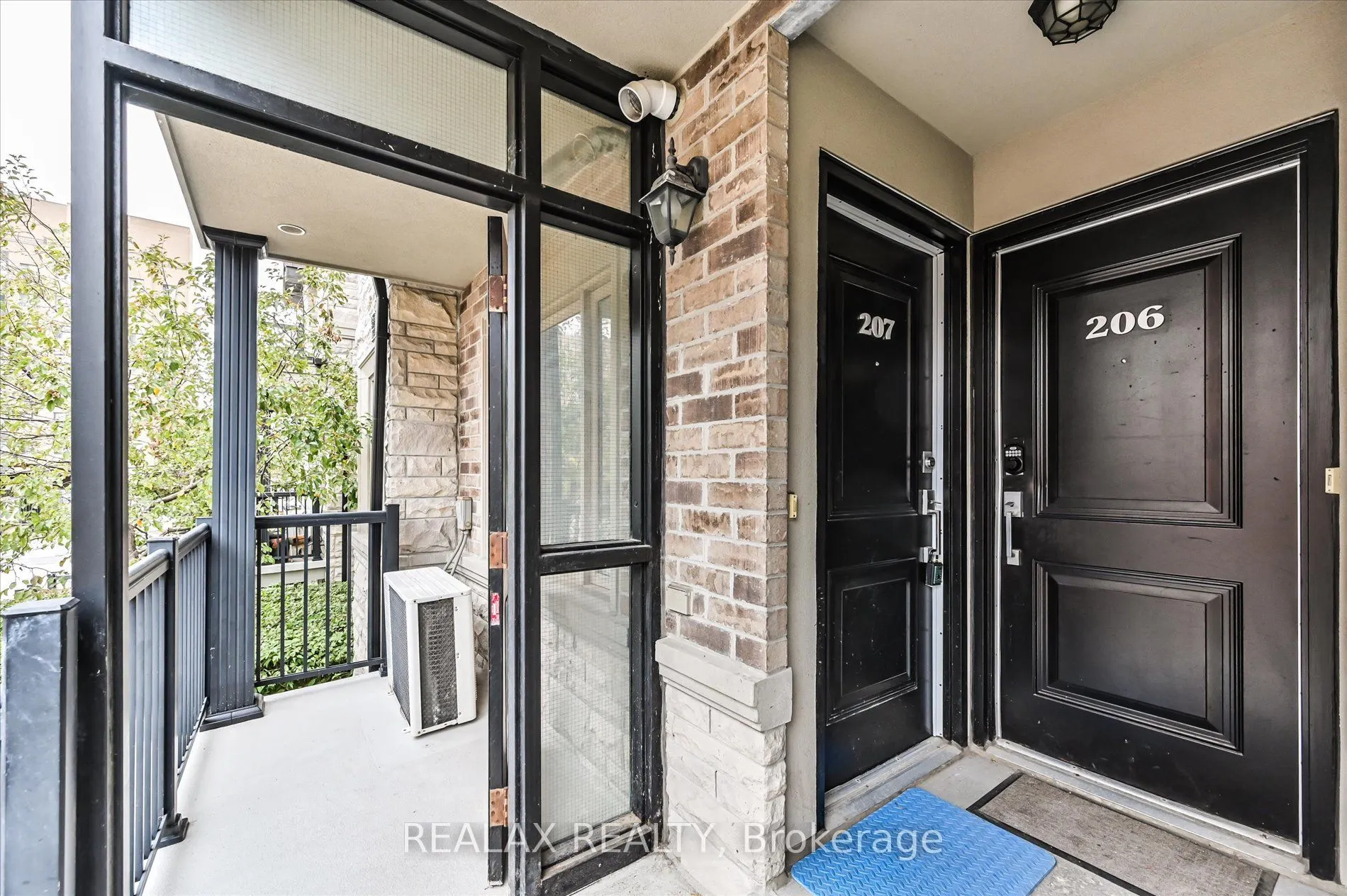 320 John Street, #207