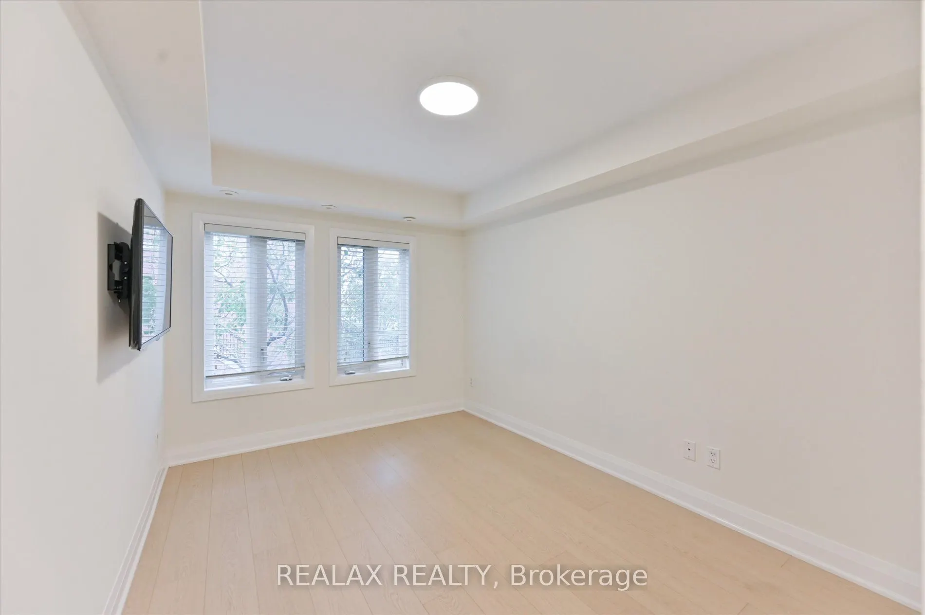 320 John Street, #207