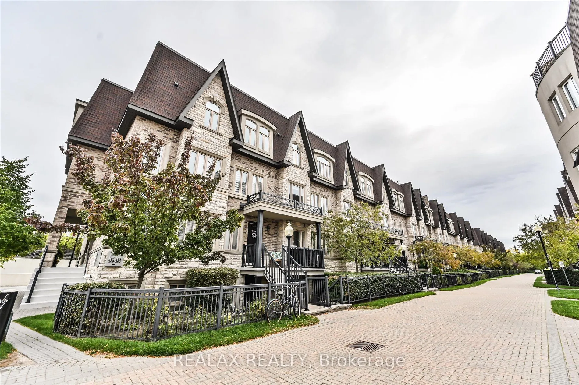 320 John Street, #207