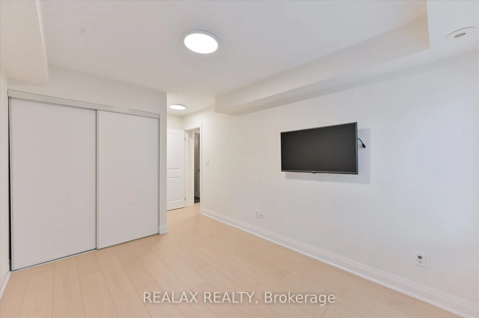 320 John Street, #207