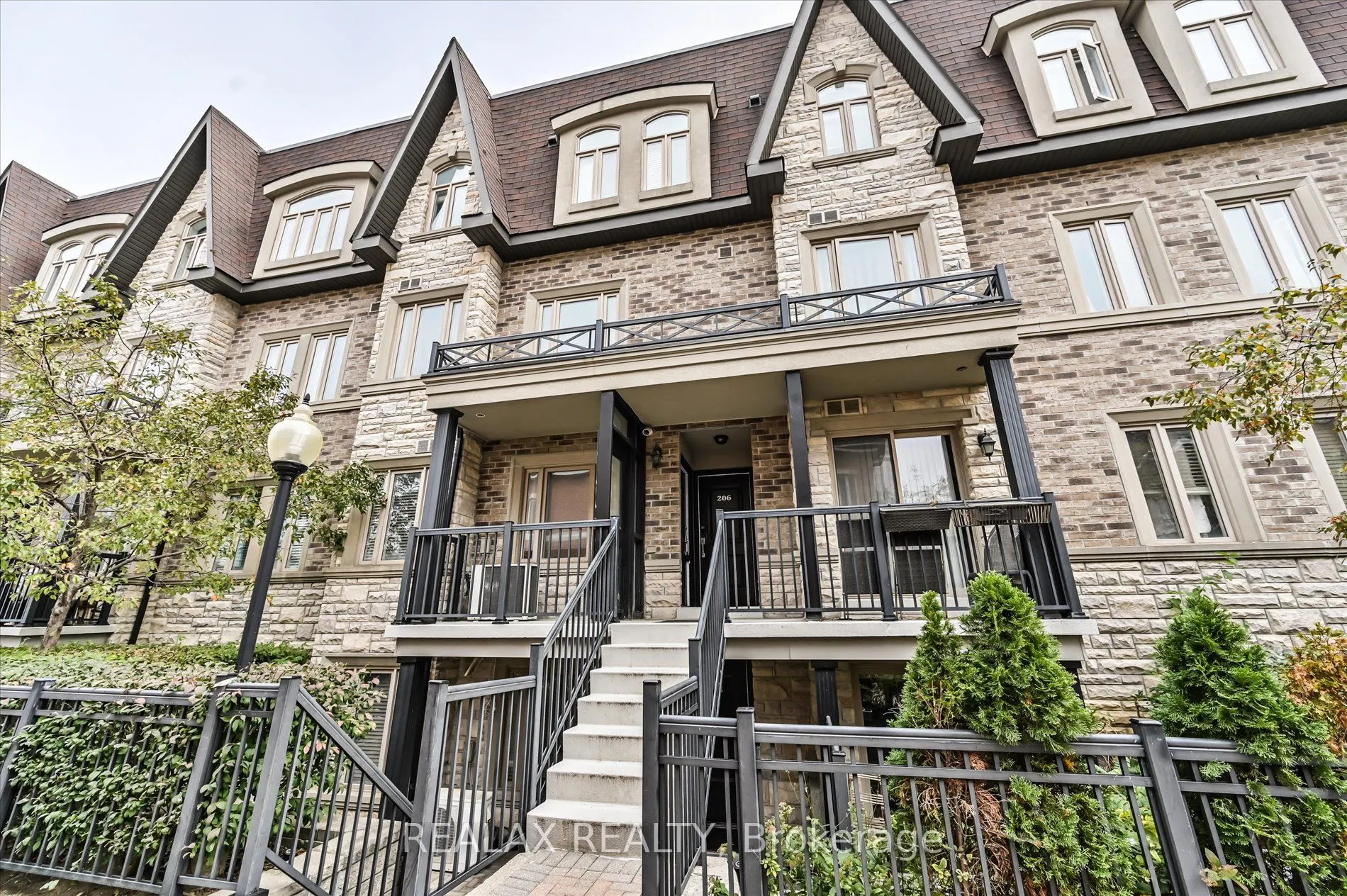 320 John Street, #207