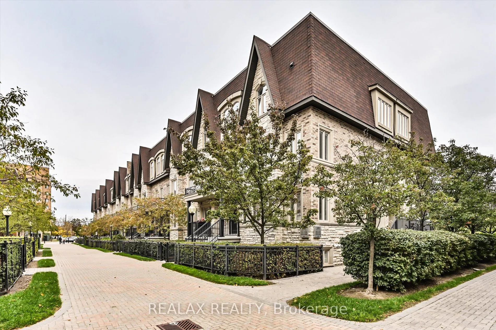 320 John Street, #207