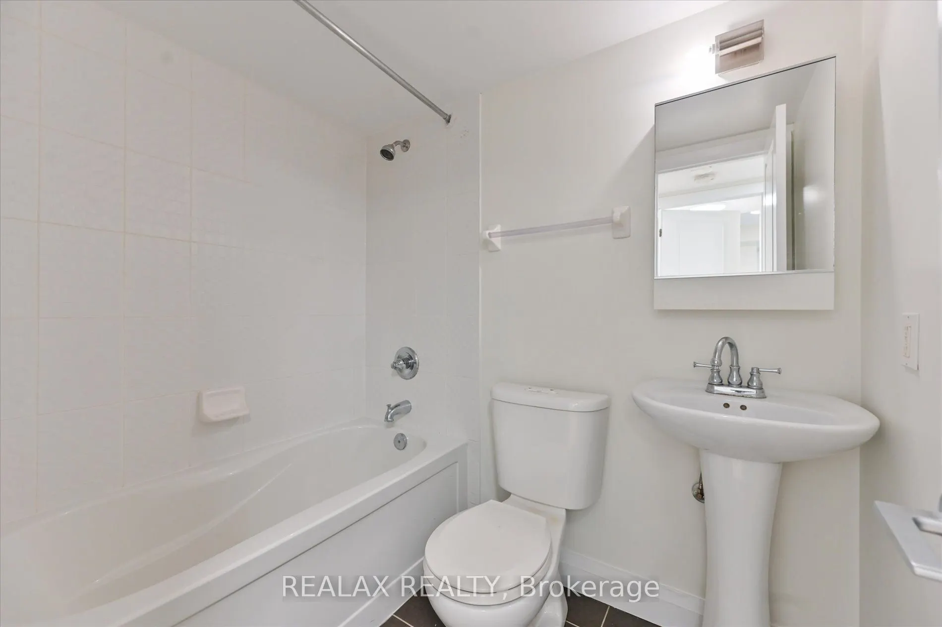 320 John Street, #207