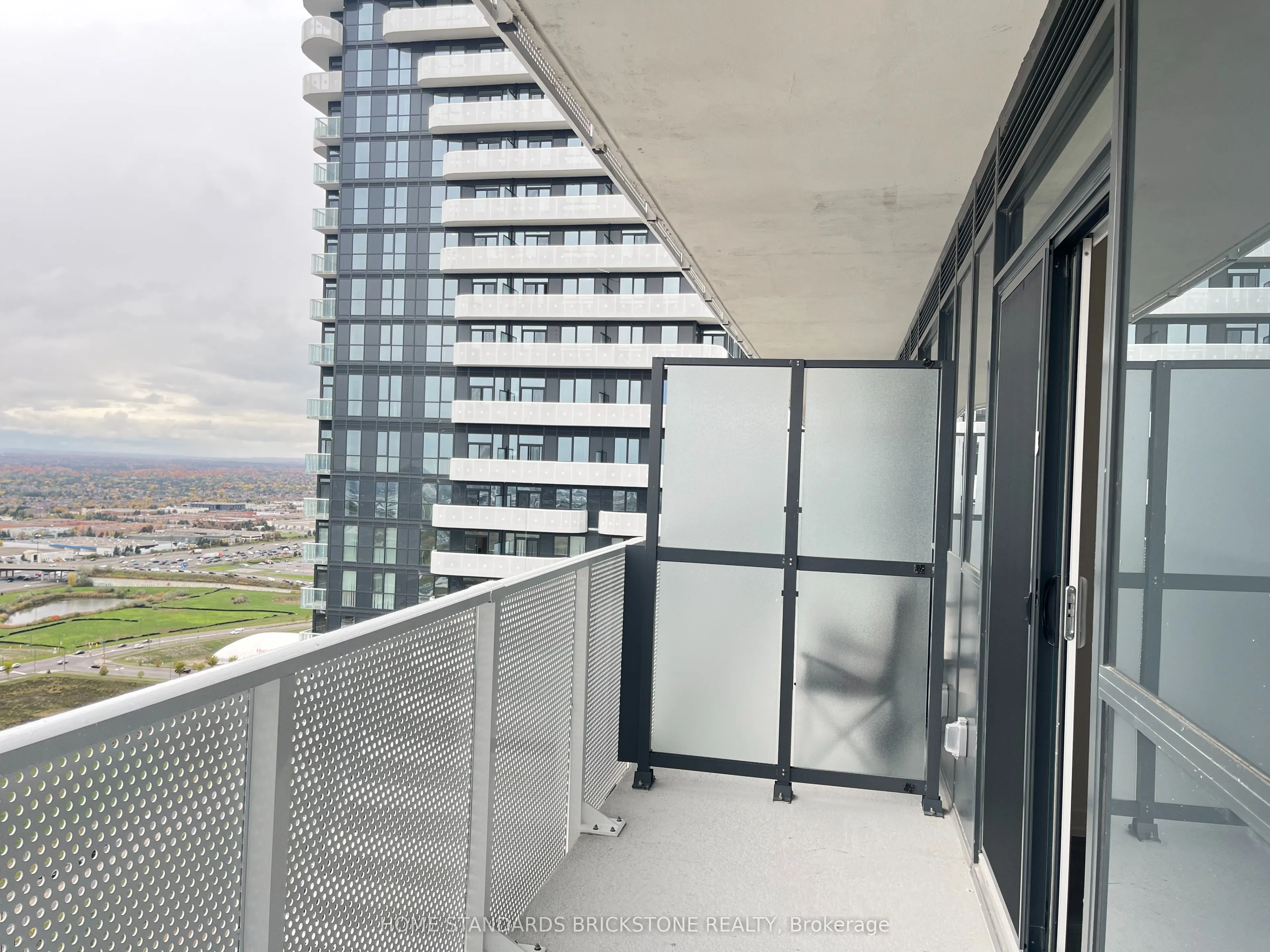 28 Interchange Way, #3715