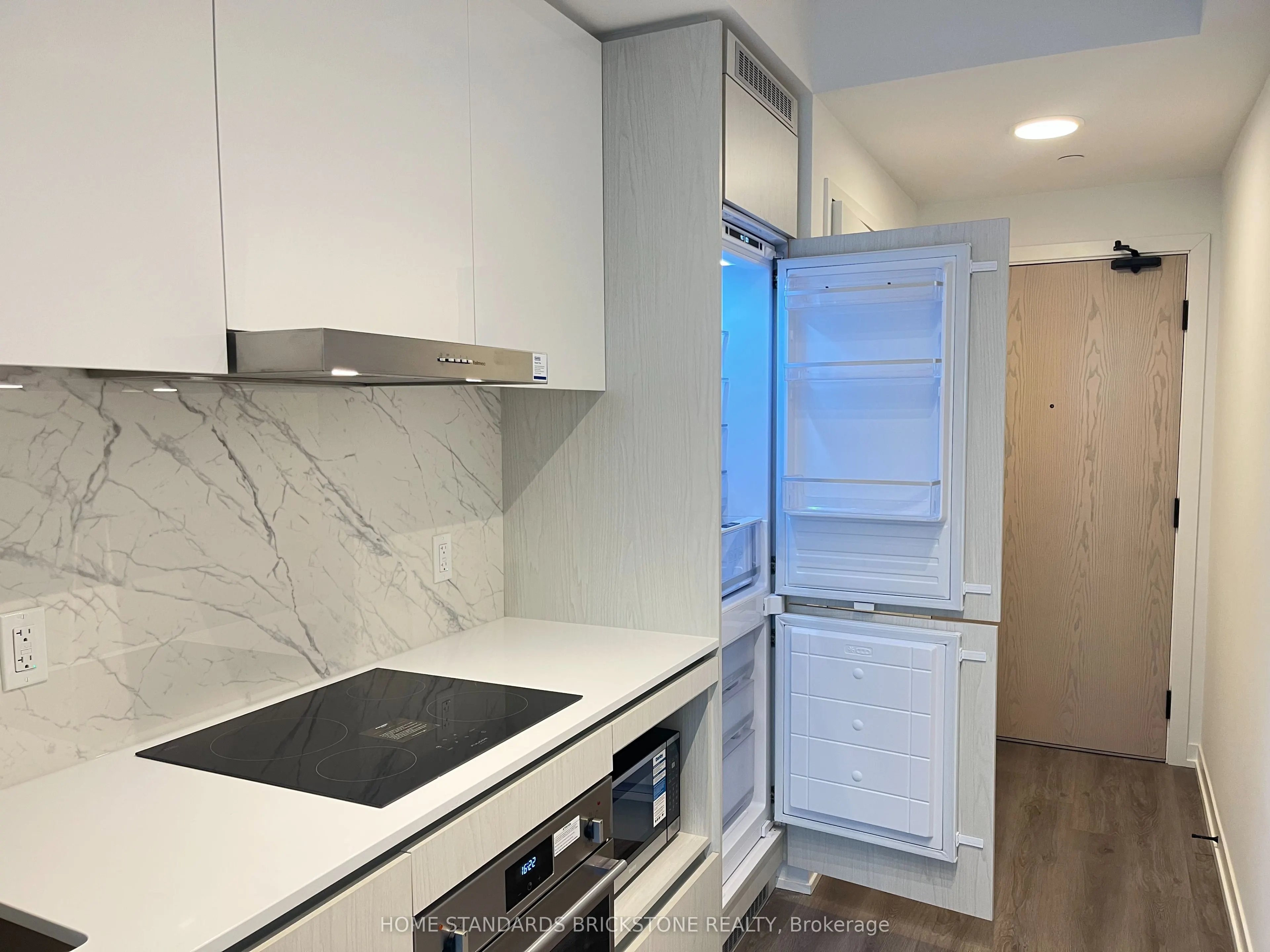 28 Interchange Way, #3715
