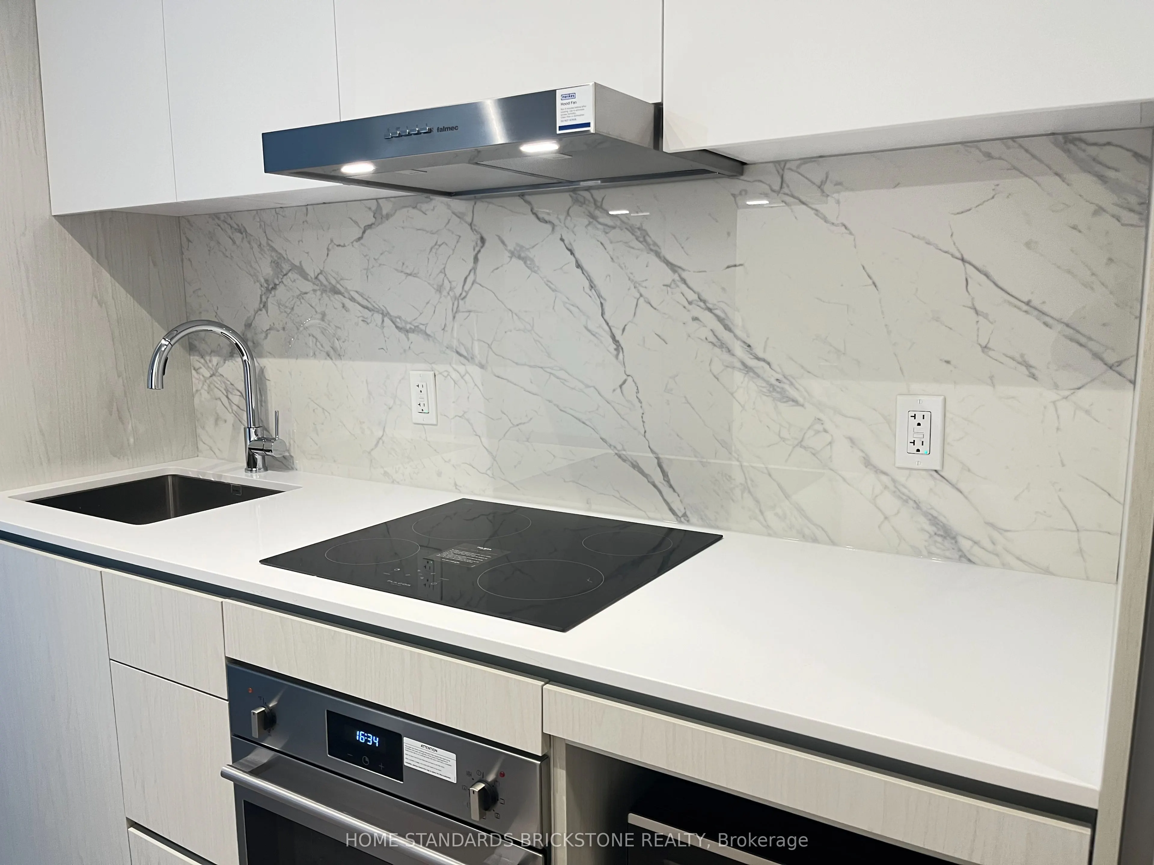 28 Interchange Way, #3715