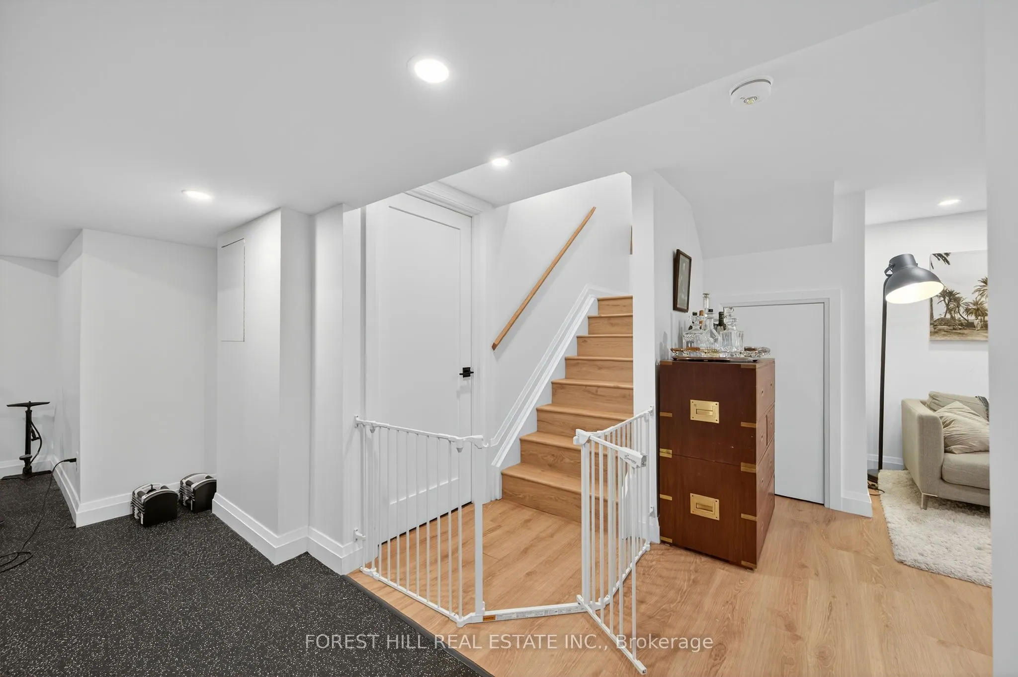 215 MAIN Street N