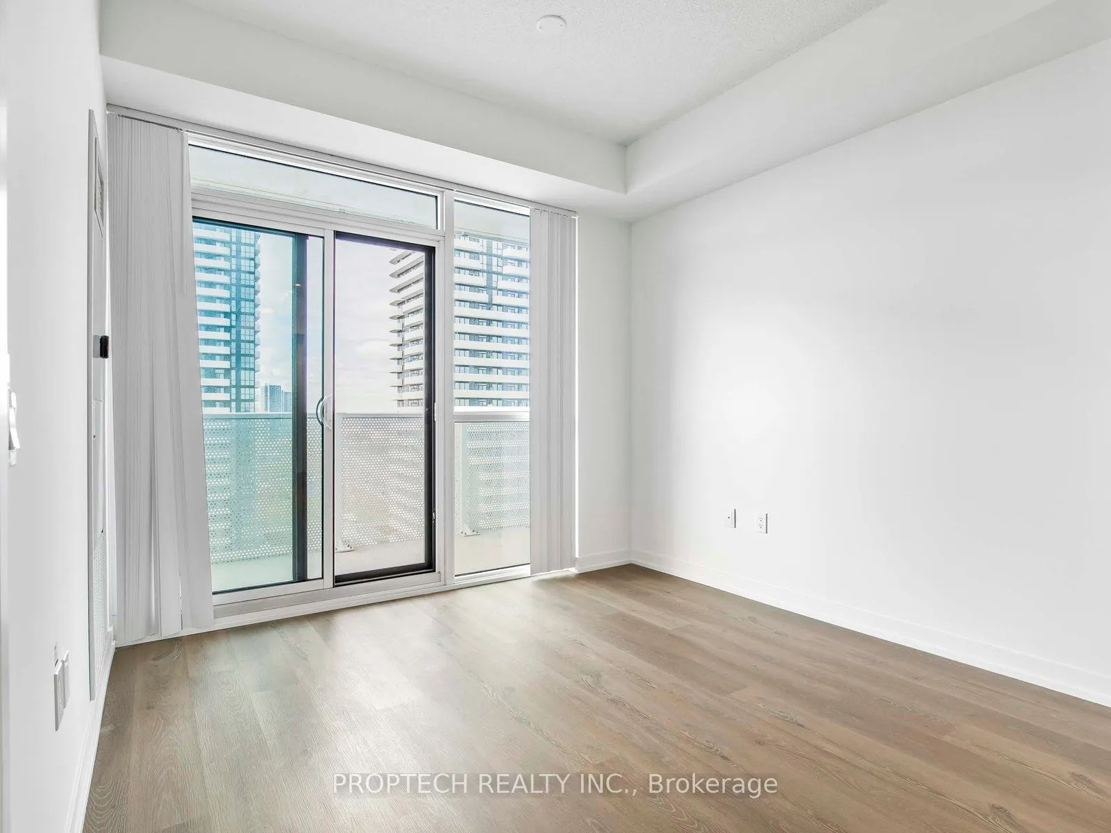 28 Interchange Way, #01