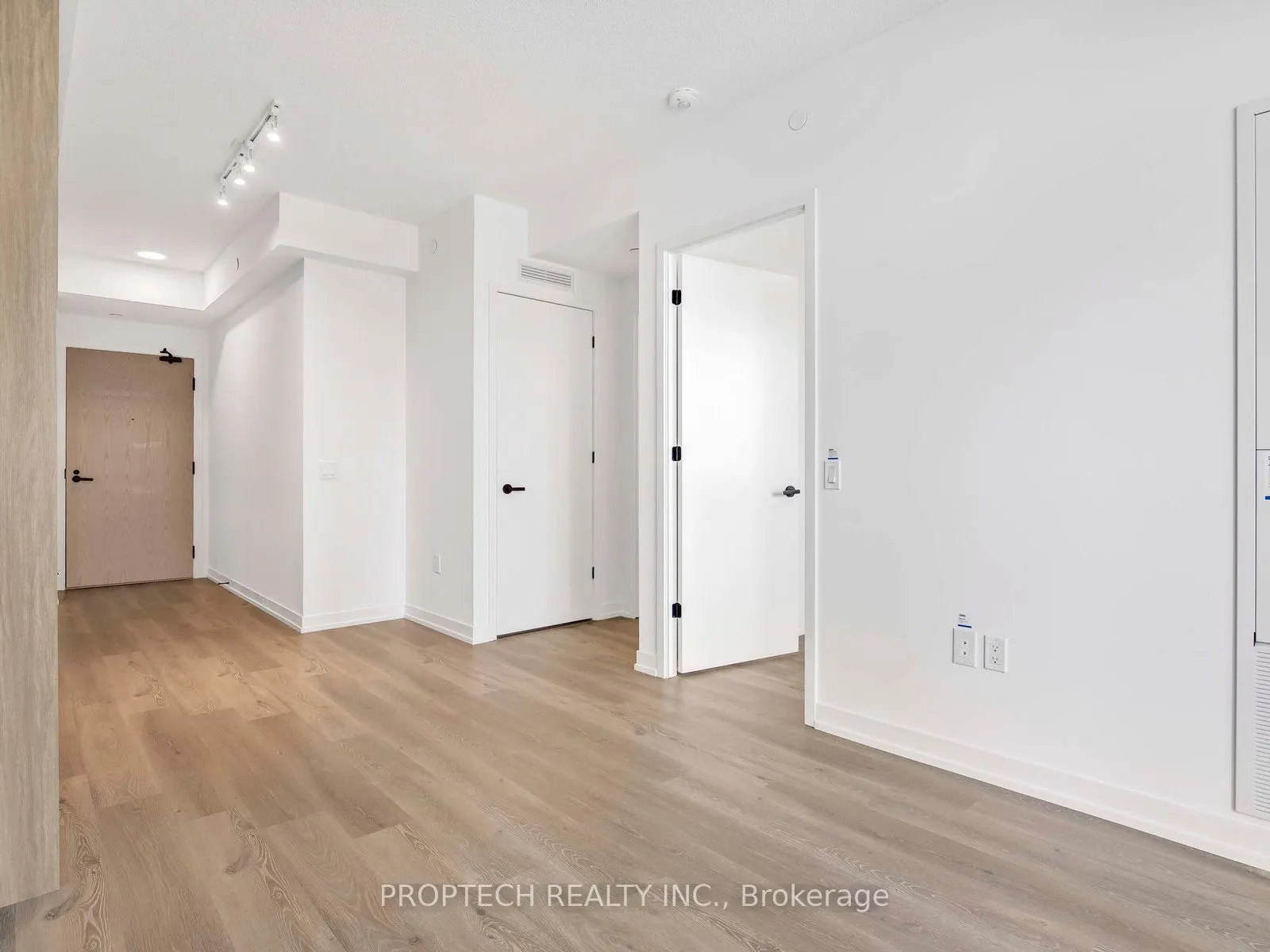 28 Interchange Way, #01