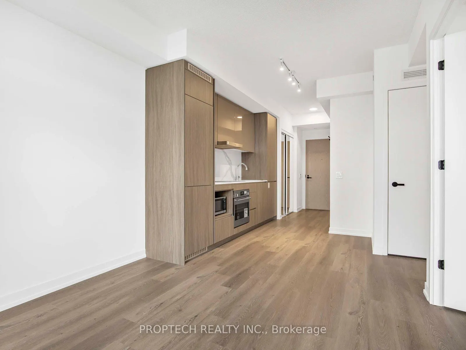 28 Interchange Way, #01