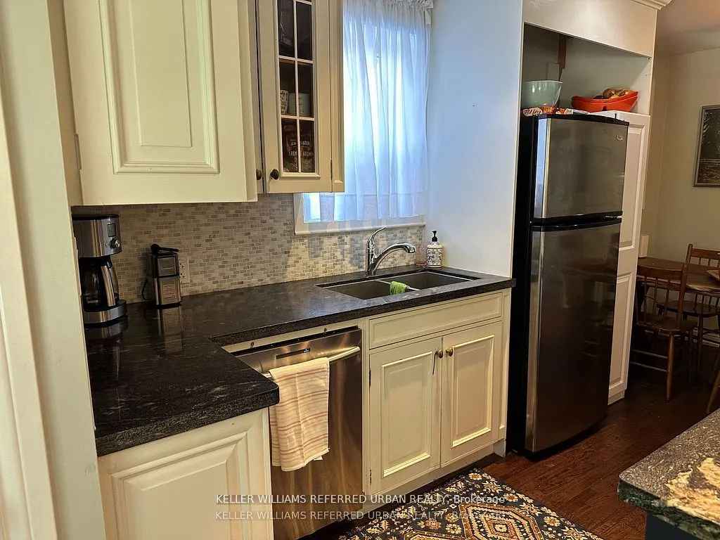 30 Collins Crescent, #Main