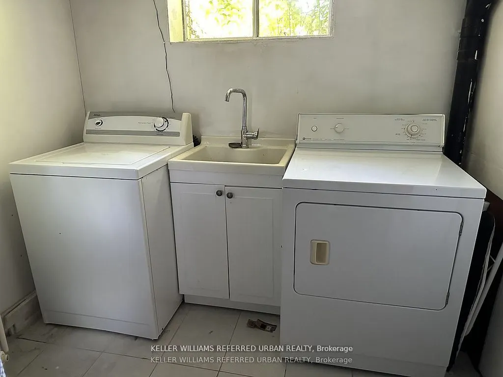 30 Collins Crescent, #Main