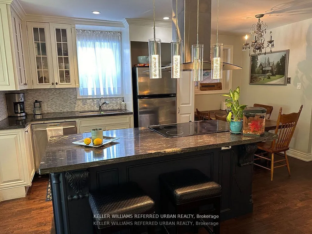 30 Collins Crescent, #Main