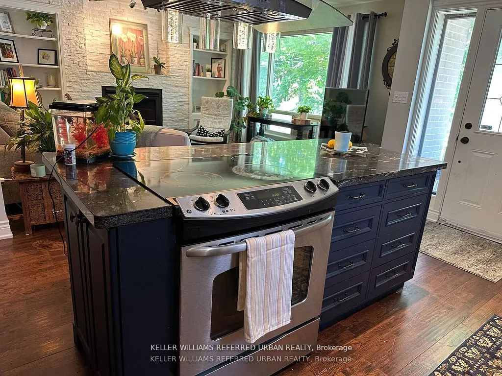 30 Collins Crescent, #Main