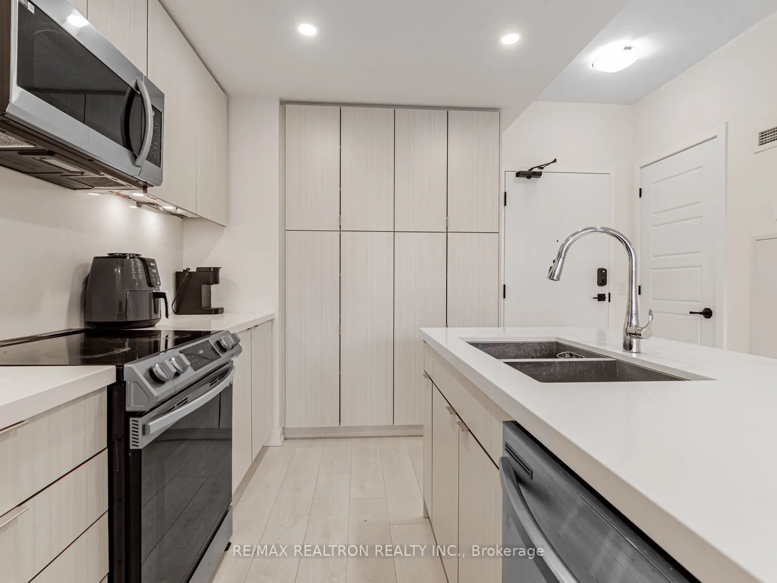 415 Sea Ray Avenue, #329