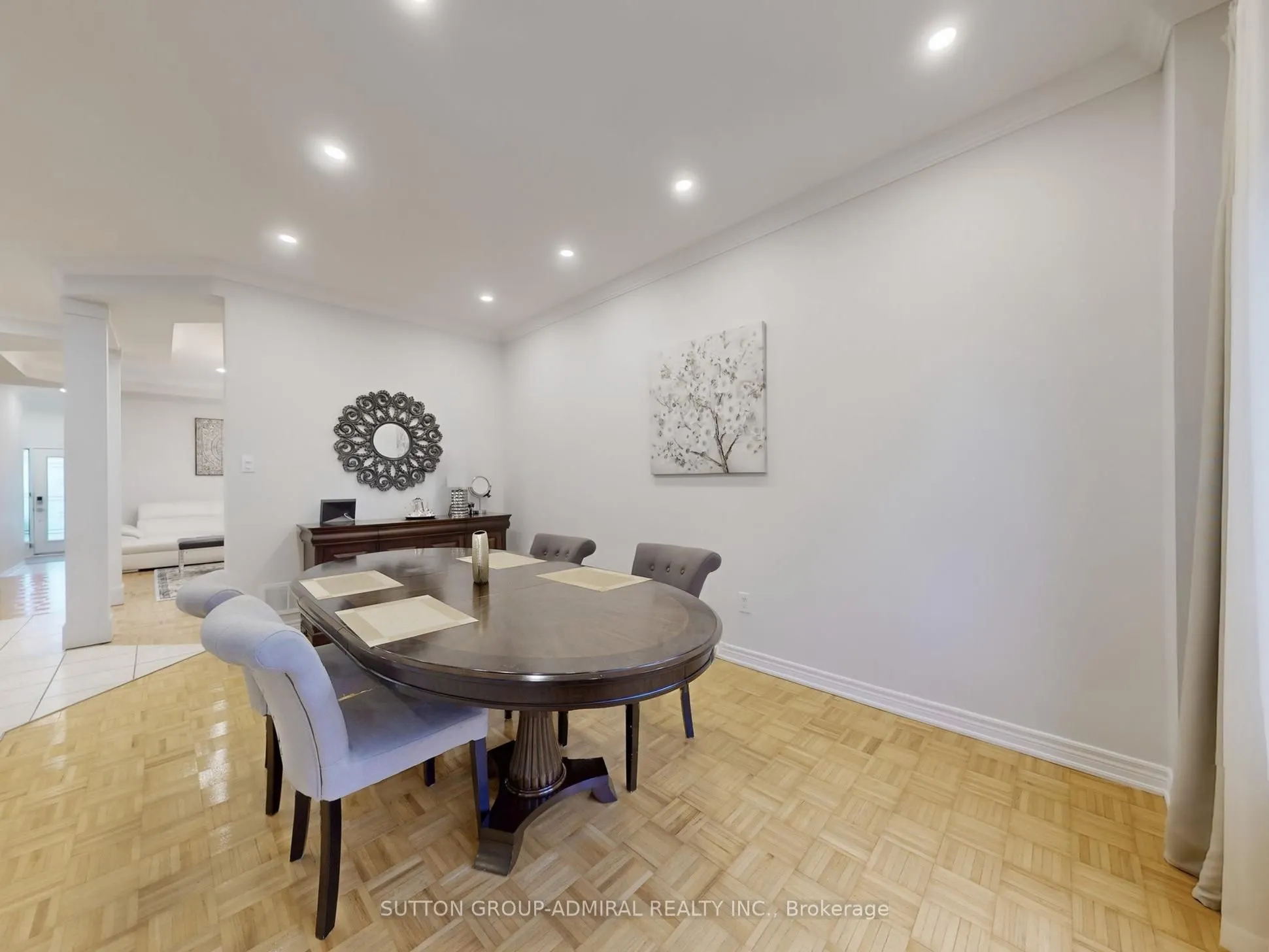 212 Lauderdale Drive