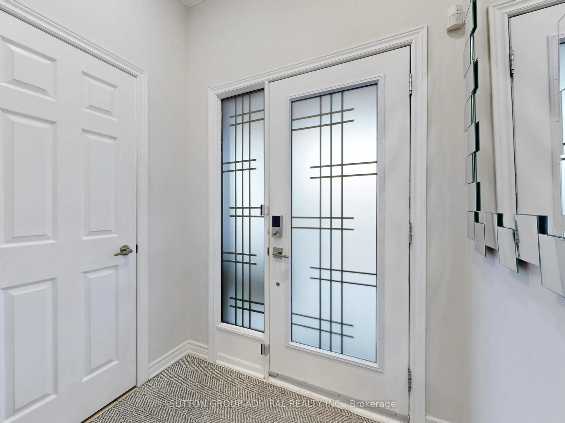 212 Lauderdale Drive