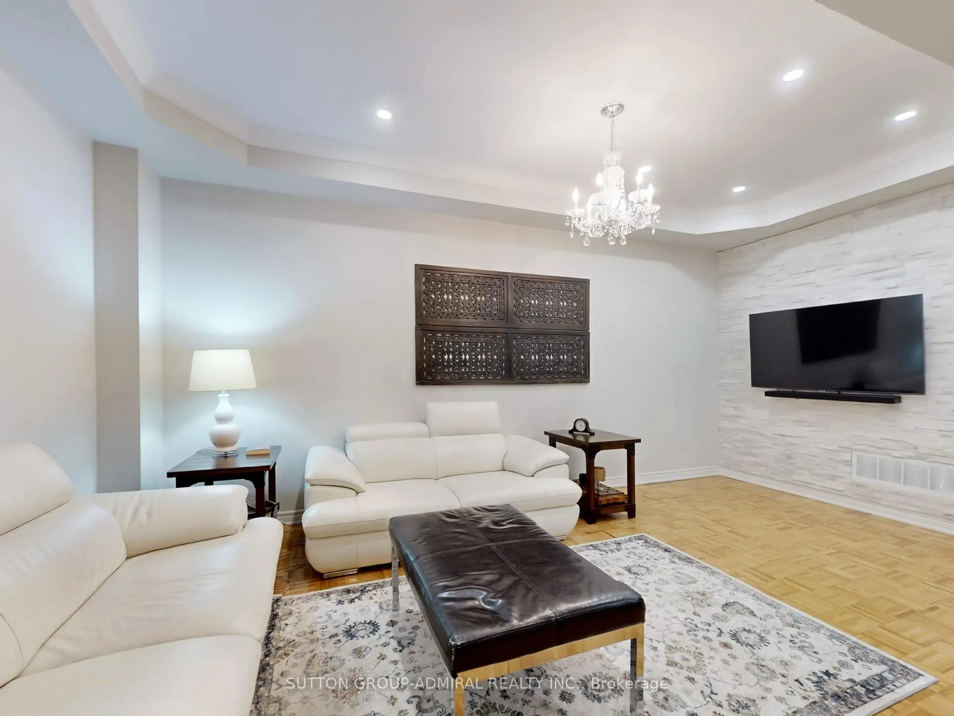 212 Lauderdale Drive