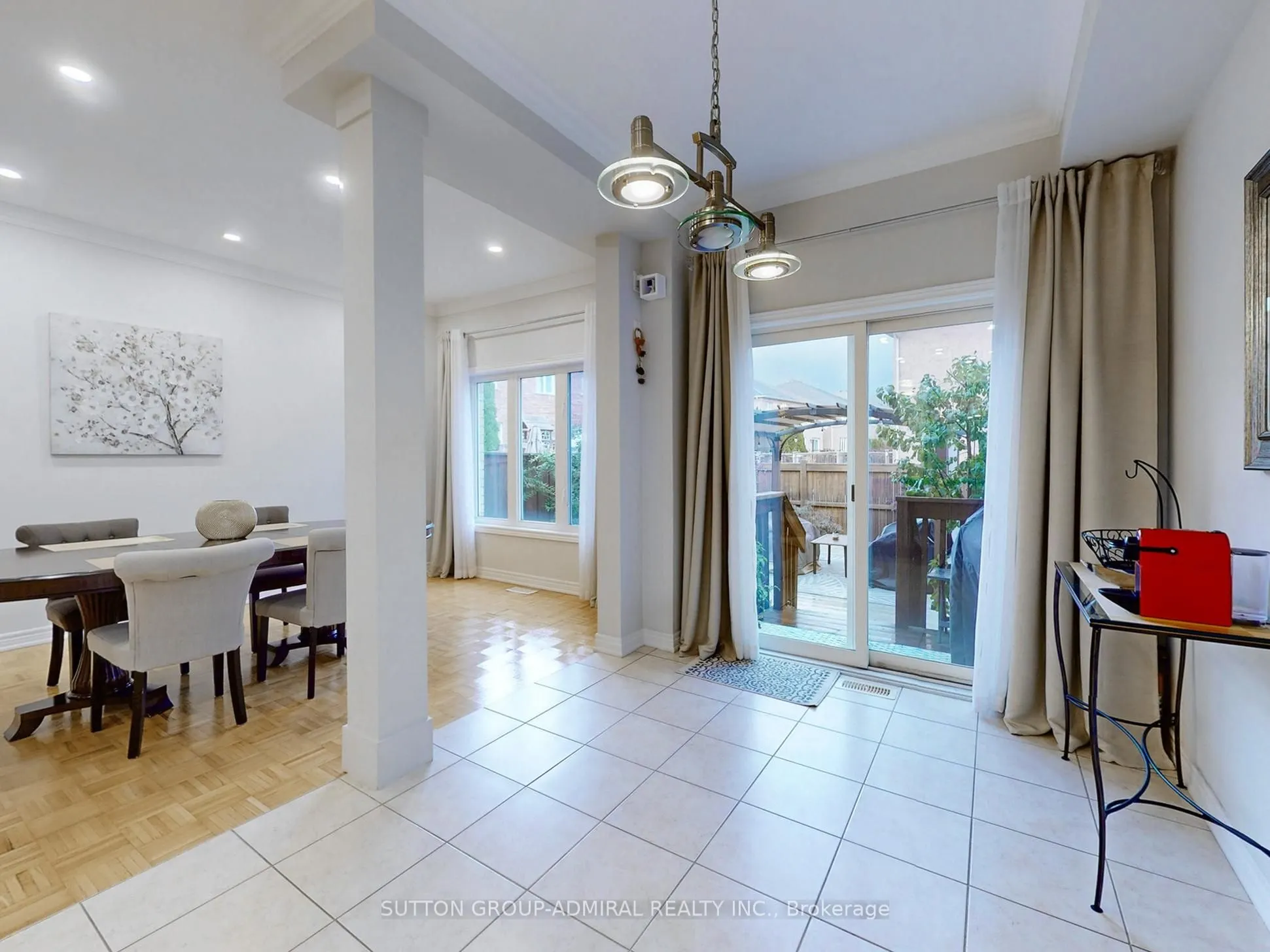 212 Lauderdale Drive